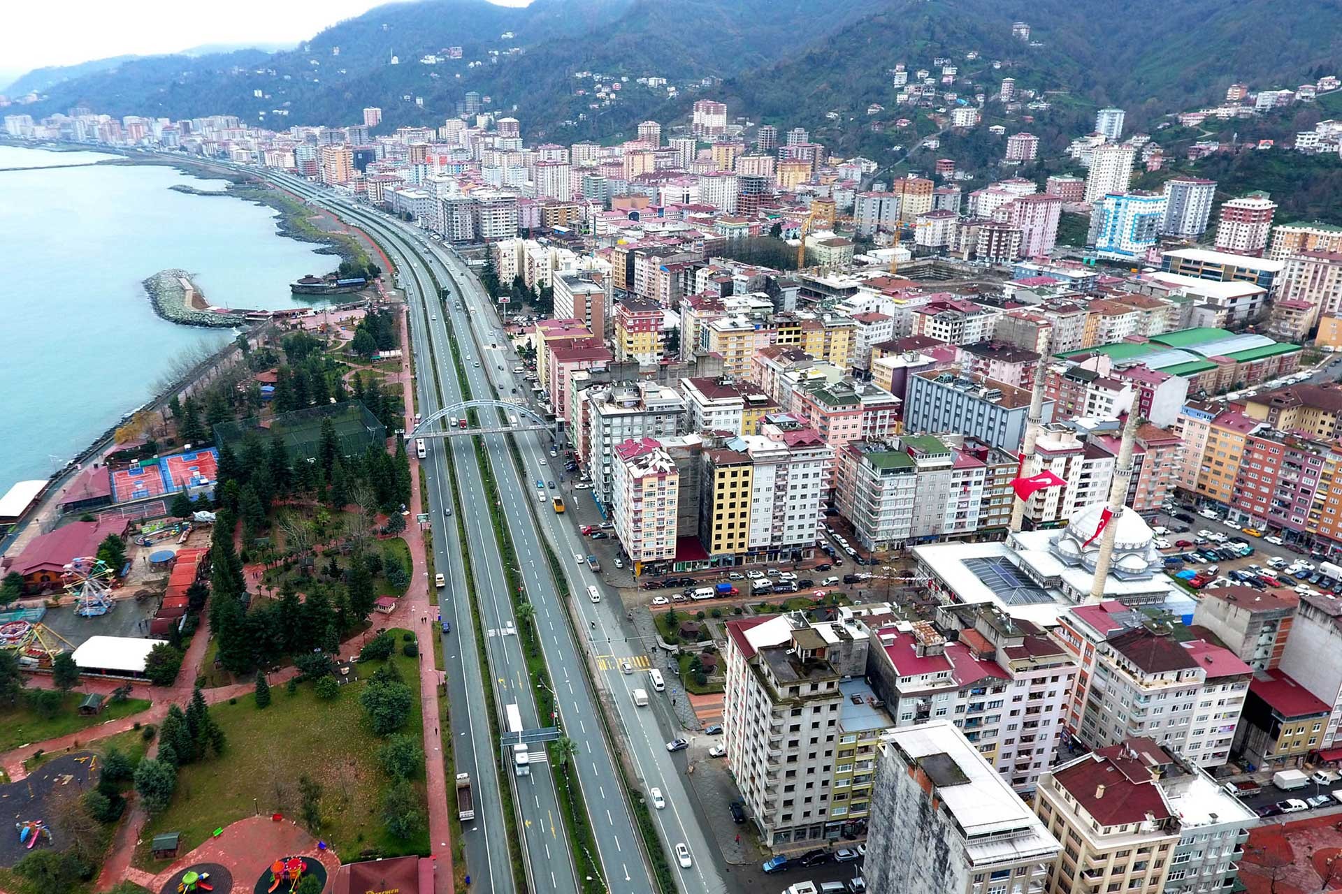 Rize'de kentsel dönüşüm sebebiyle kiralar ikiye katlandı, esnaf dükkan kapattı