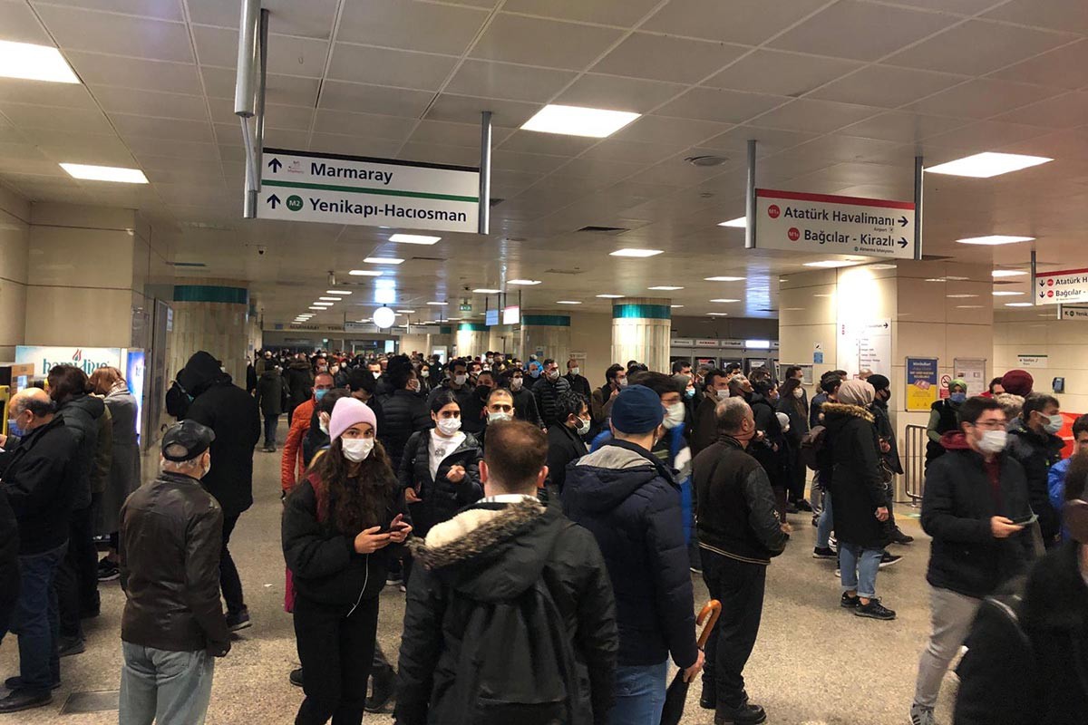 Yenikapı-Atatürk Havalimanı/Kirazlı metrosunda kablo hırsızlığı arızaya neden oldu