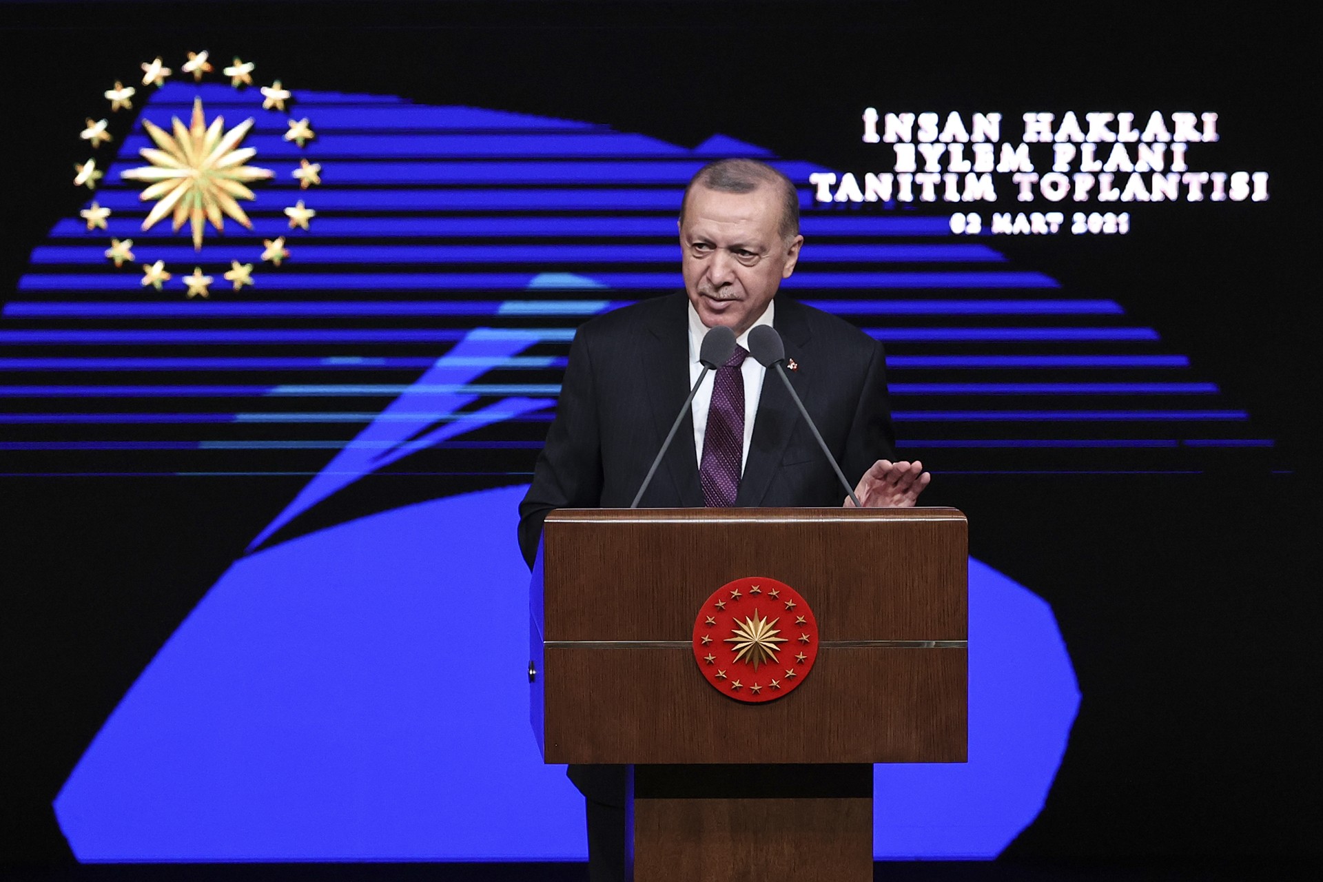 Erdoğan declares, “All are not equal before the law” with his “water, flowers and thornbush” metaphor!