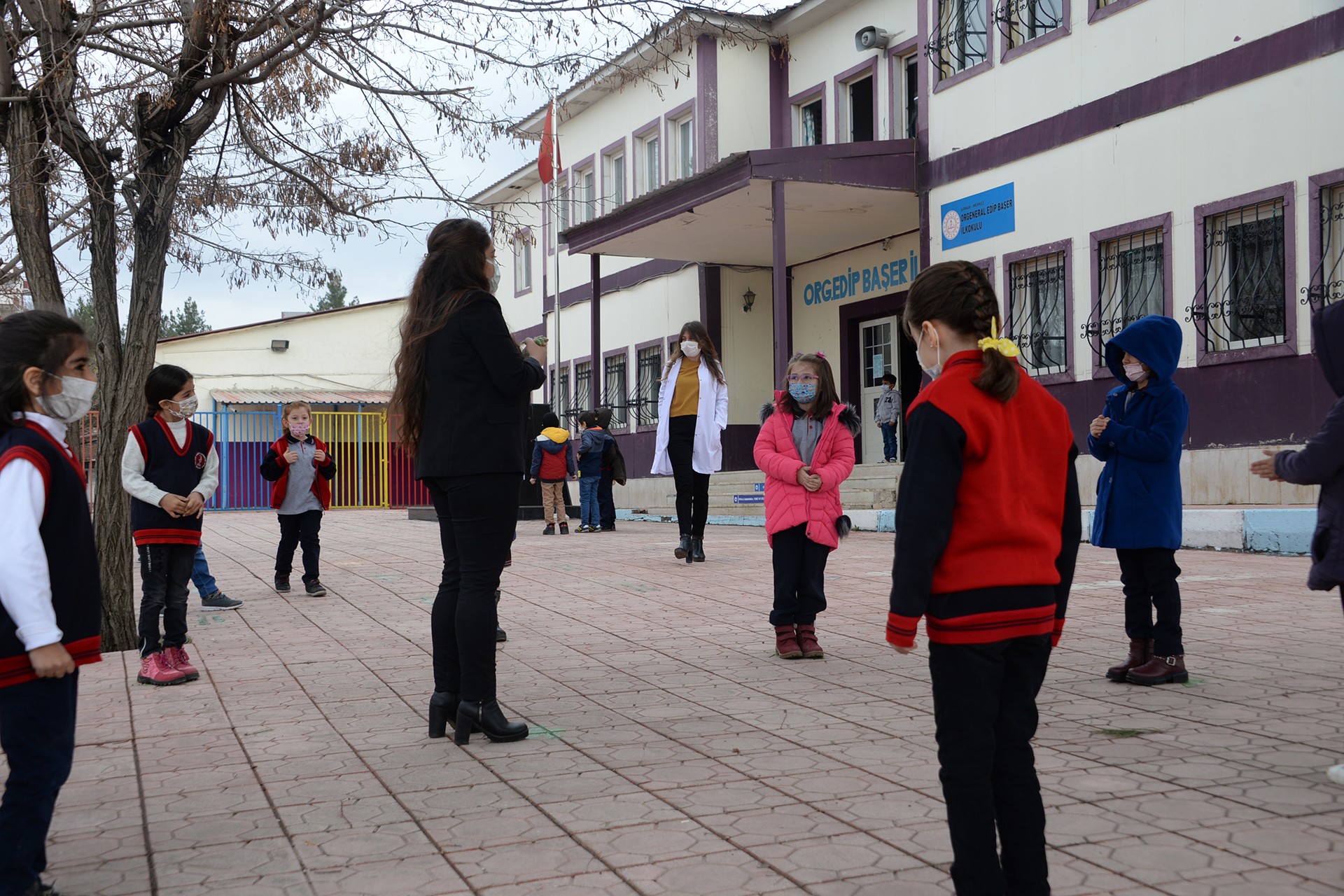 Kovid-19'a yakalanan eğitim emekçisi: Göz göre göre bizleri ateşe attılar