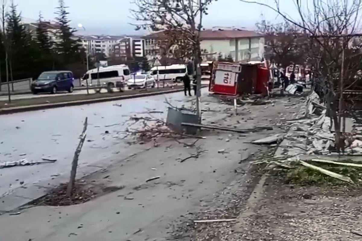 Yangına giden itfaiye aracıyla işçi servisi çarpıştı, 1 işçi öldü, 11 kişi yaralandı