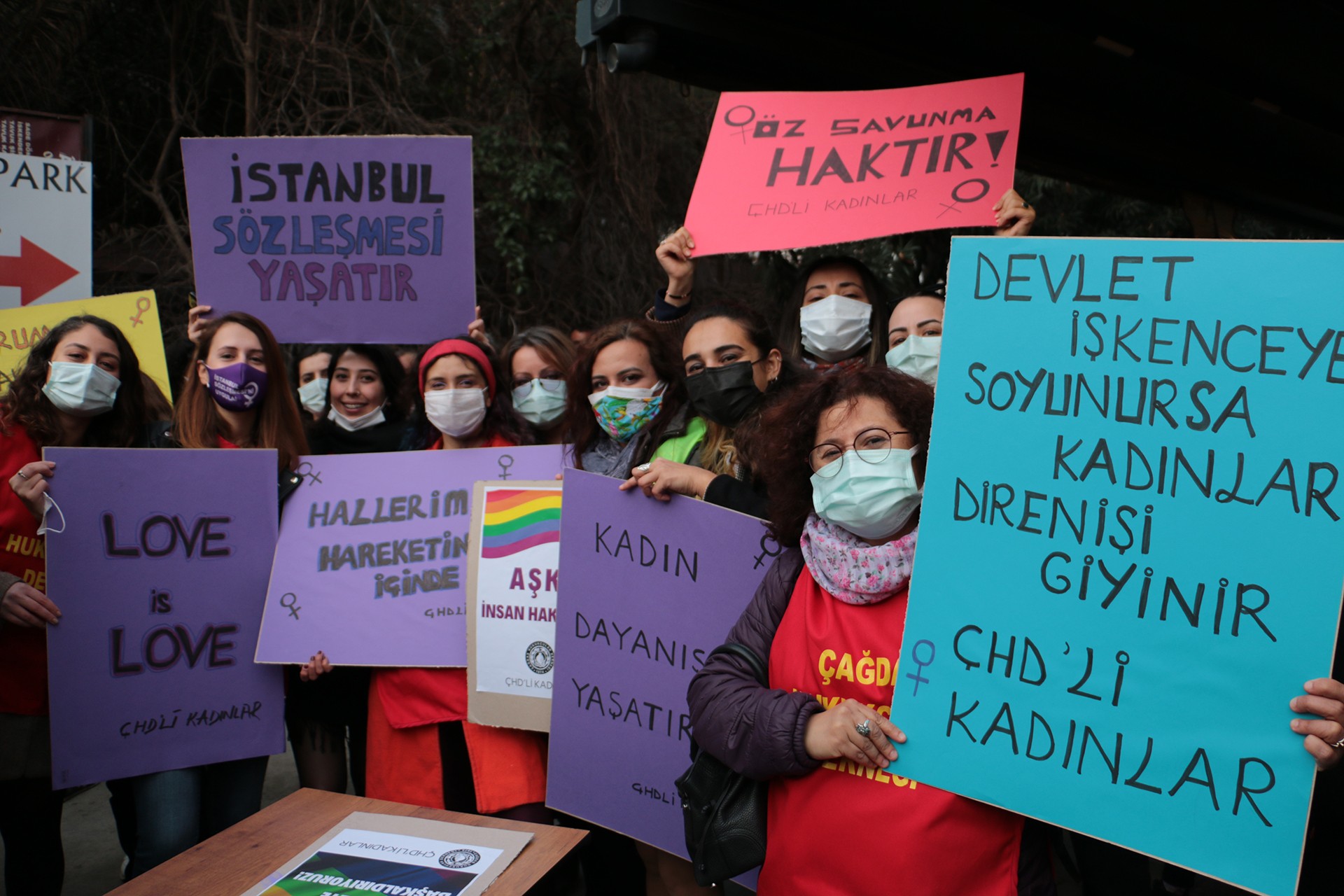 İzmir'de kadınlar 8 Mart'ta taleplerini haykırdı