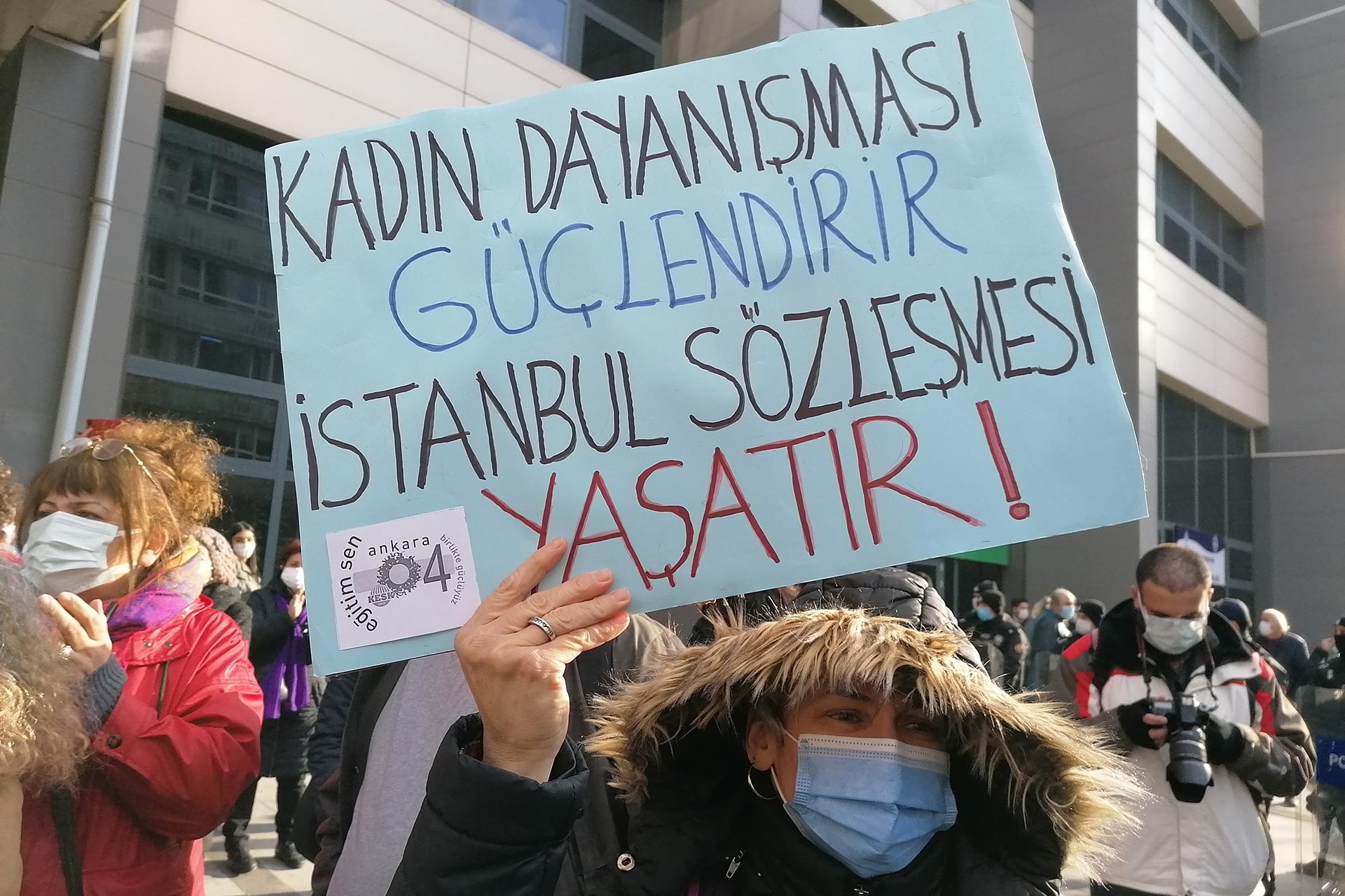 Kadınların yaşadığı sorunlar toplum vicdanına bırakılamaz