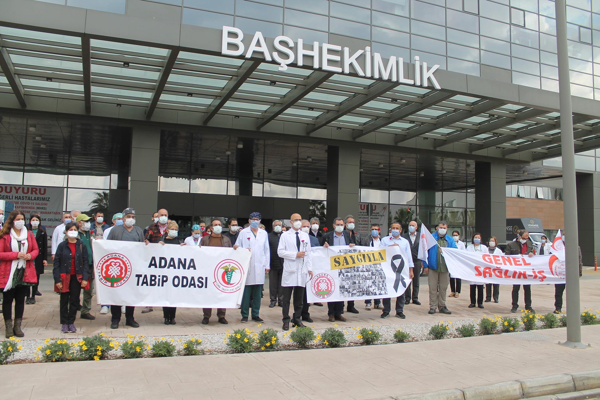 Adana'da sağlık emekçilerinin yaptığı anma