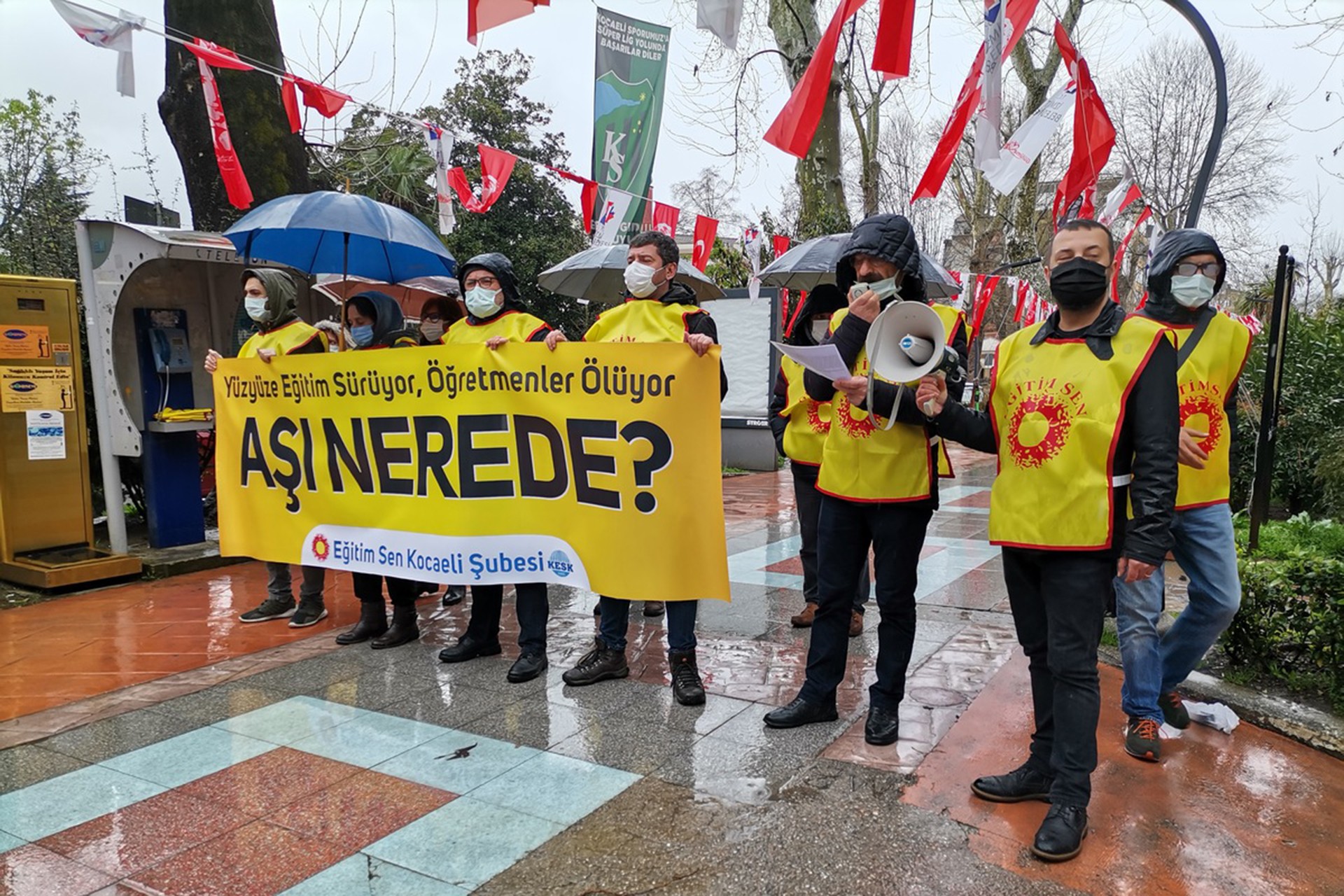 2 günde 3 öğretmen Kovid-19'dan hayatını kaybetti: "Ölüyoruz, aşı nerede?"