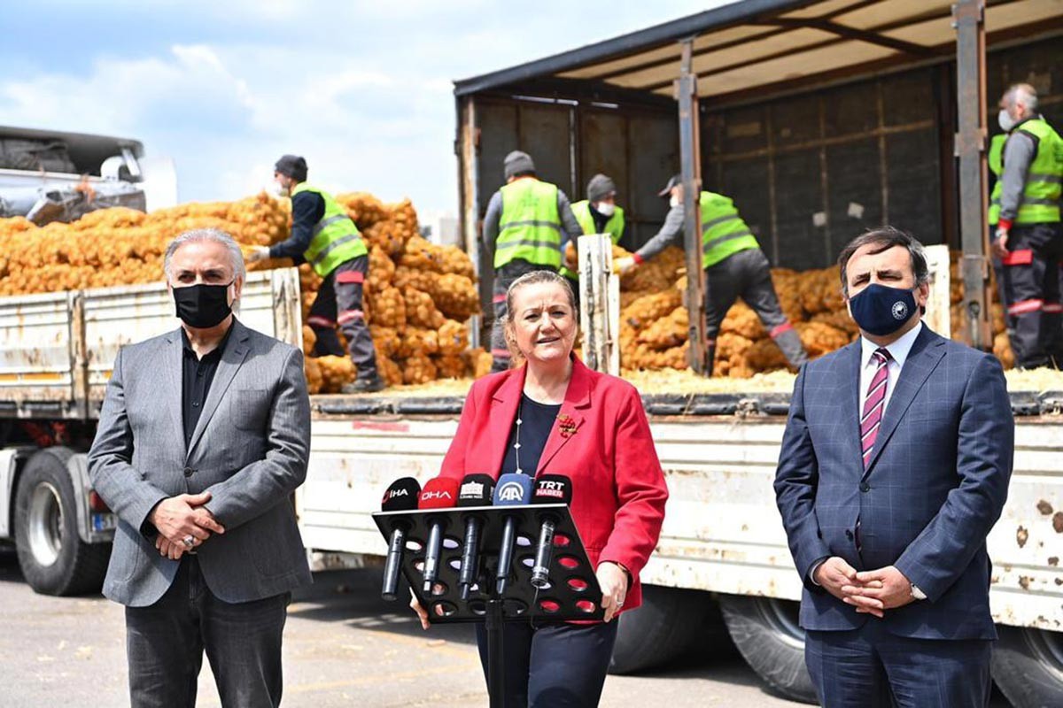 İstanbul Vali Yardımcısı Özlem Bozkurt Gevrek açıklama yapıyor