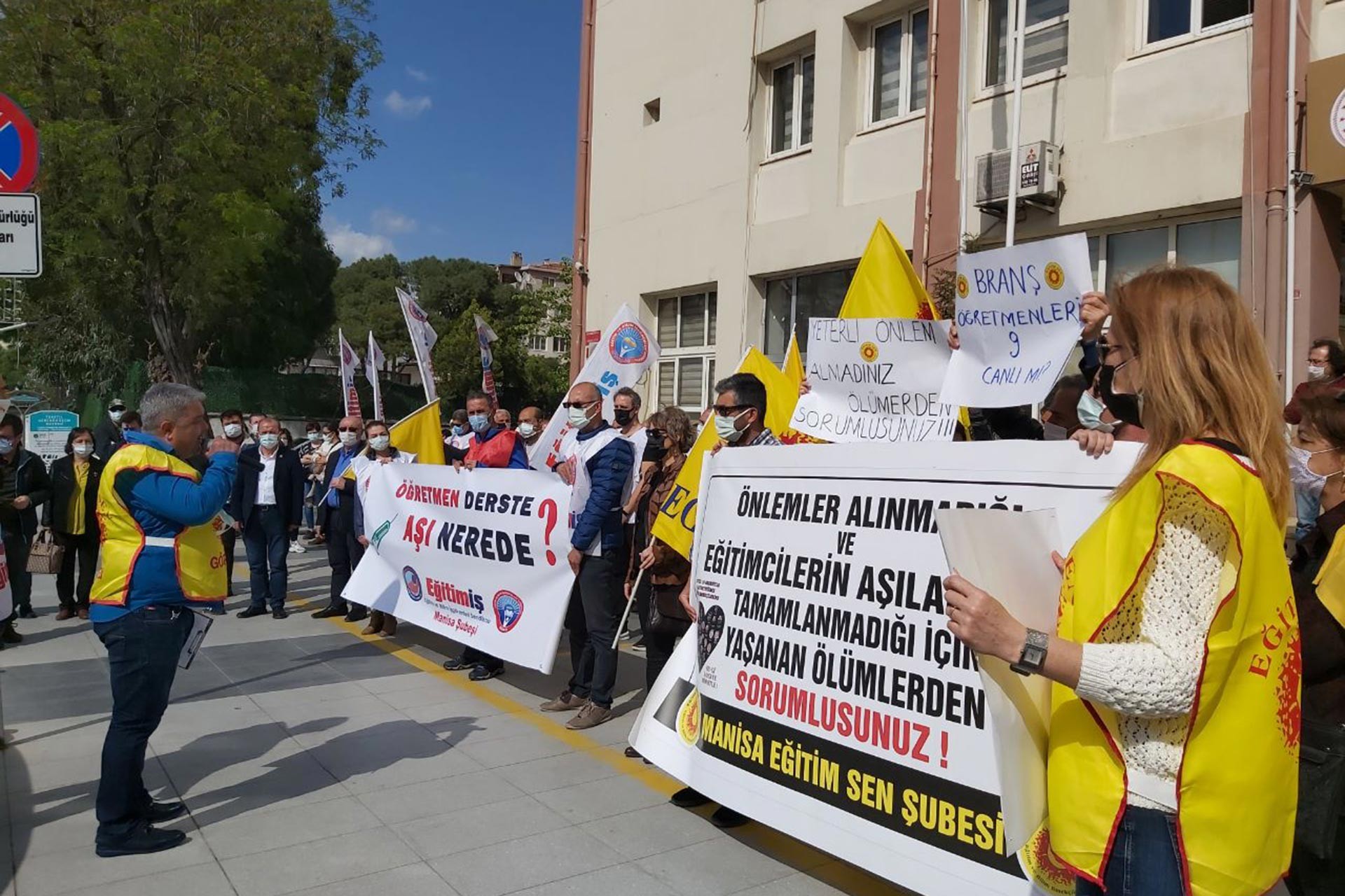 Manisa'da bir öğretmen Kovid-19 nedeniyle yaşamını yitirdi