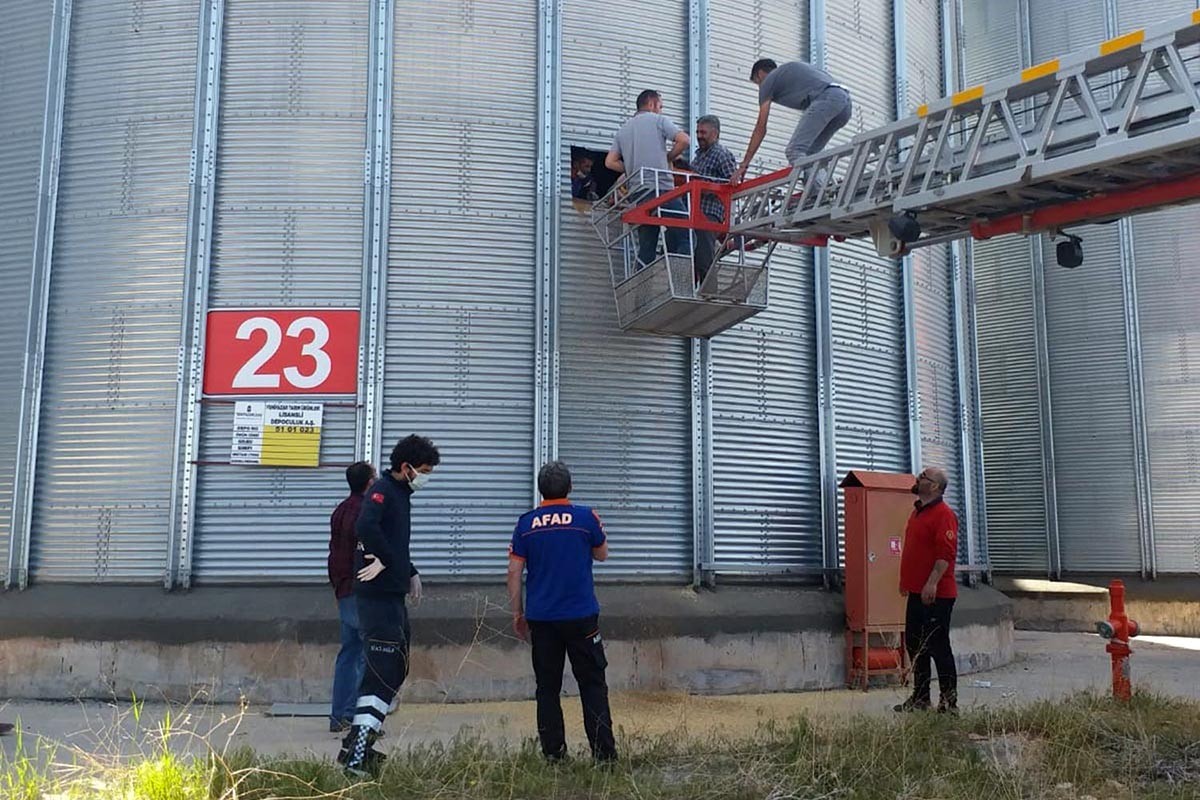 Yozgat'ta buğday silosuna düşen teknisyen yaşamını yitirdi