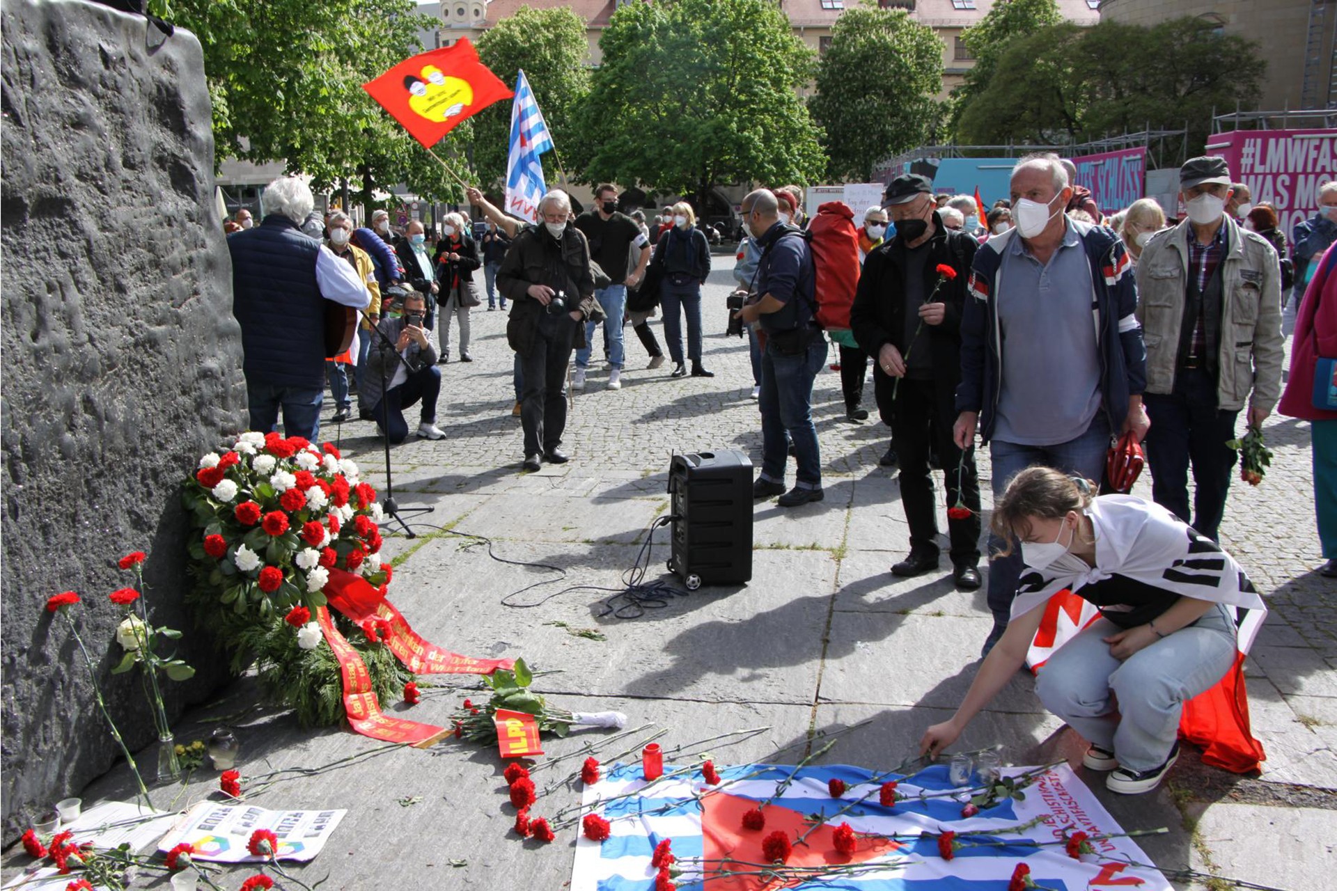 Stuttgart'ta 8 Mayıs Dünya Halklarıın Faşizme Karşı Zafer Günü kutlandı, hayatını yitirenler anıldı.