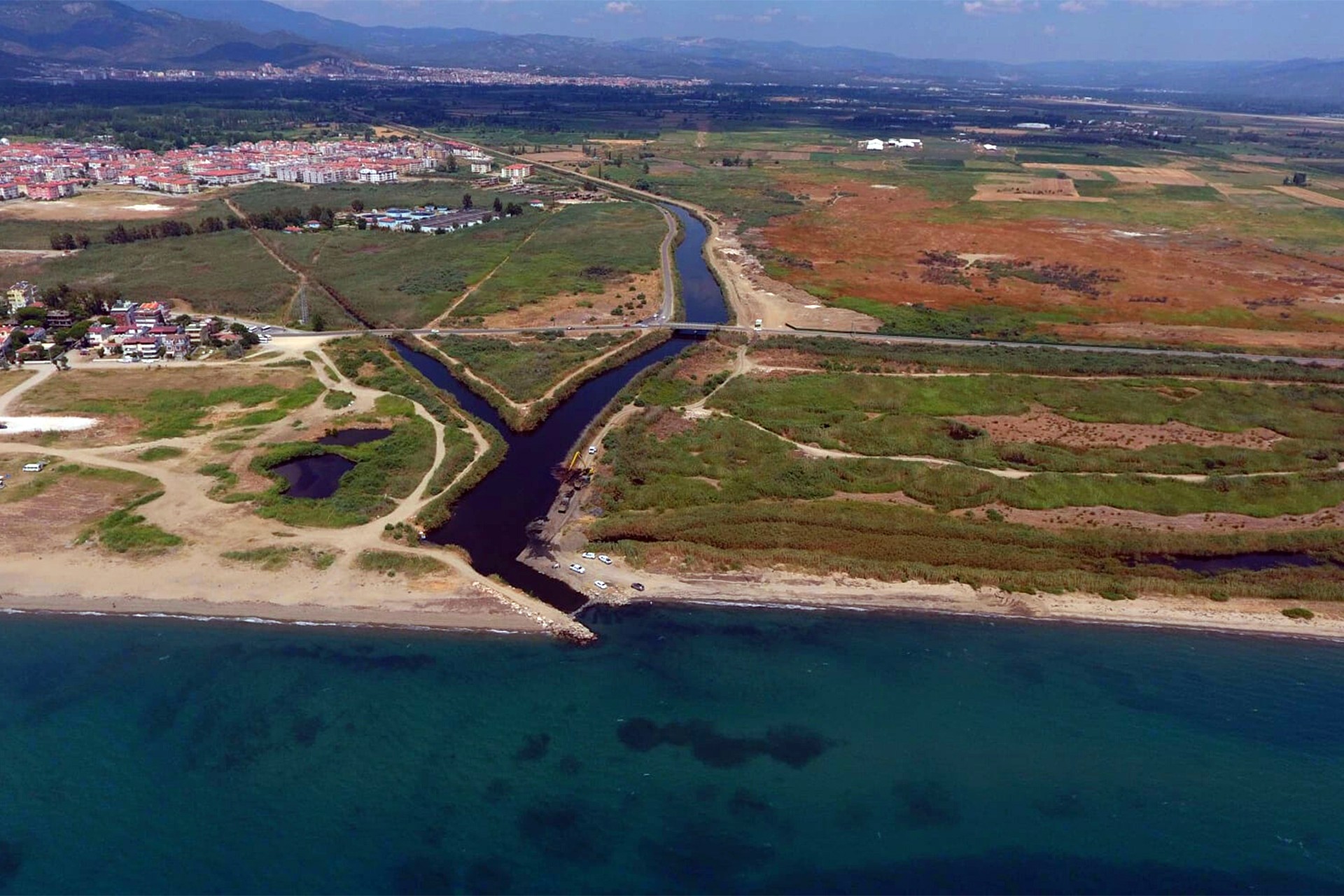 Akçay sulak alanının yok edilmesi için belediye her yolu deniyor!