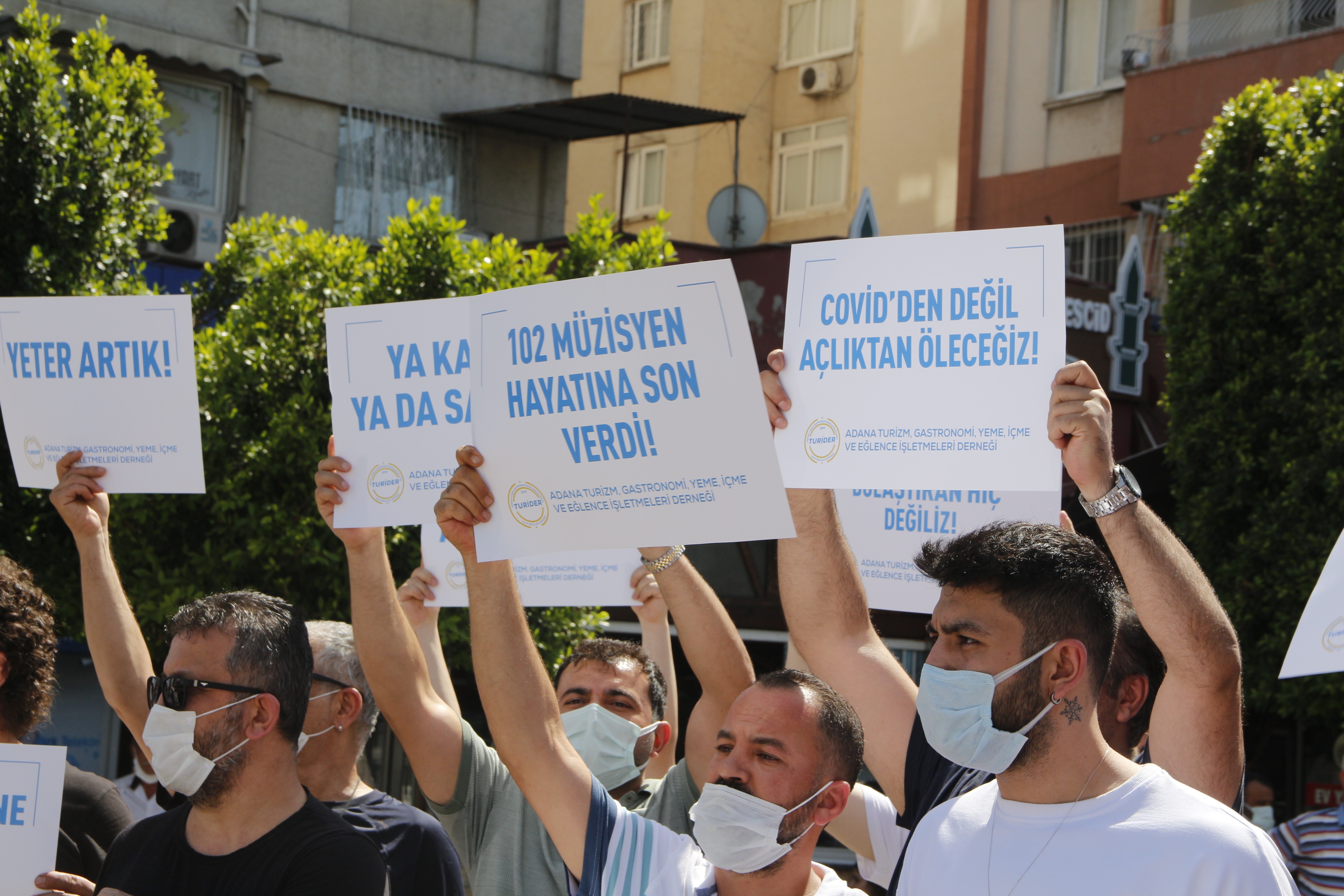 "Kısıtlamalardan en çok yarayı alan yeme, içme ve eğlence sektörü iflasın eşiğinde"