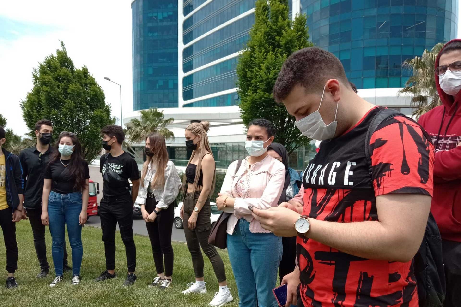 İstinye Üniversitesi öğrencileri, önünde zam protestosu