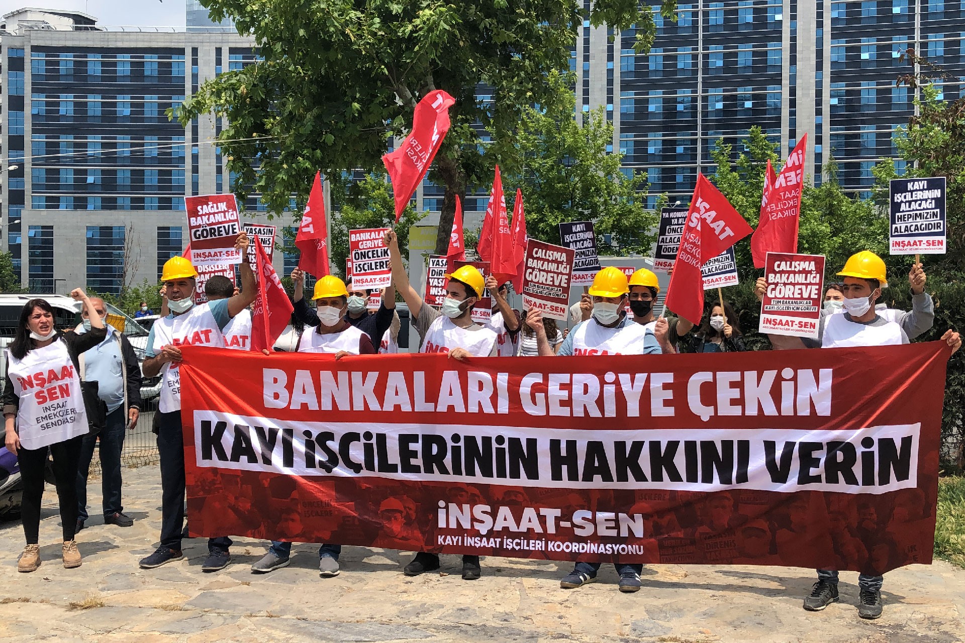 İnşaat işçileri, Kayı Holding'in konkordato davası öncesi eylem yaptı