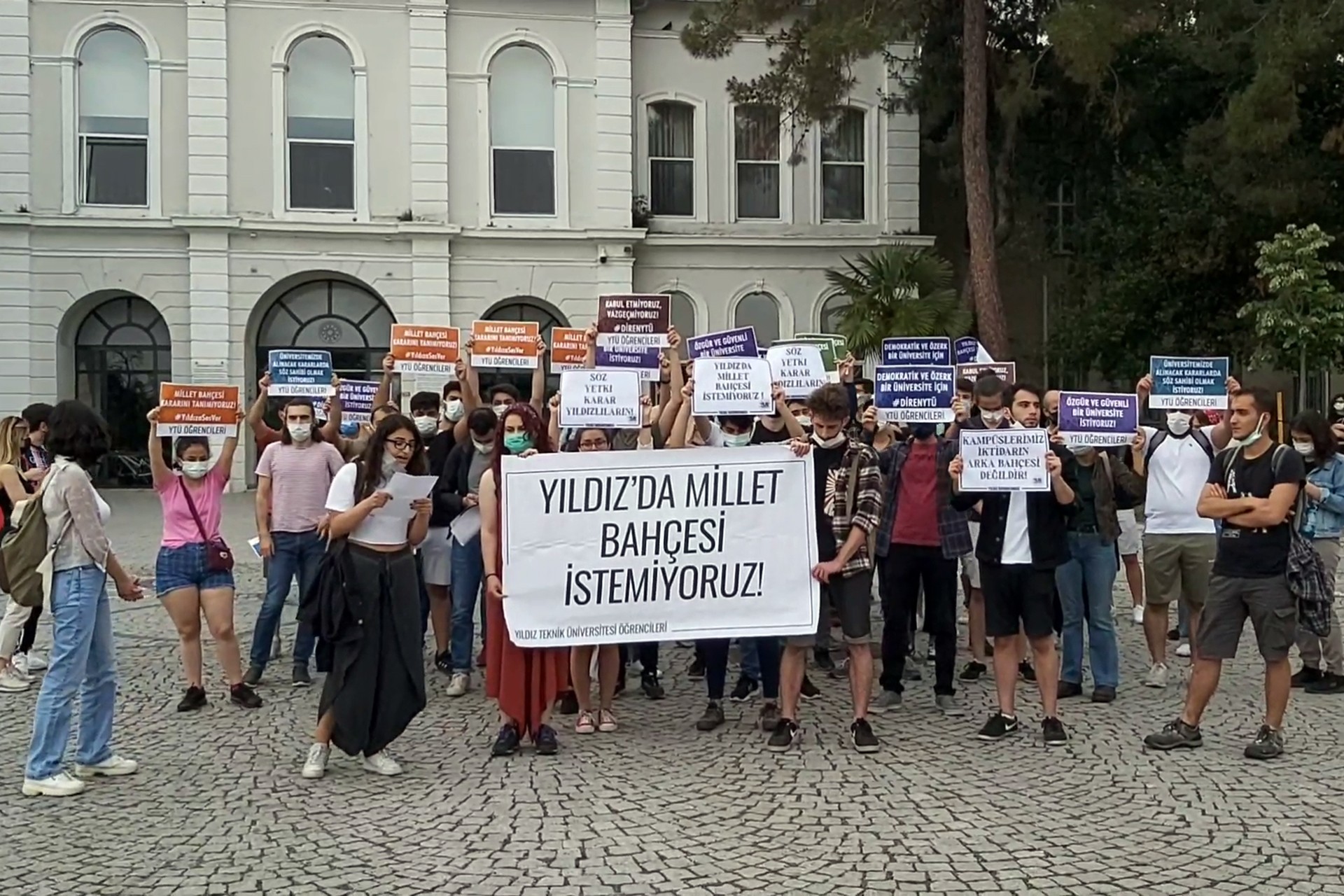 Yıldız Teknik Üniversitesi öğrencilerinden millet bahçesine karşı basın açıklaması