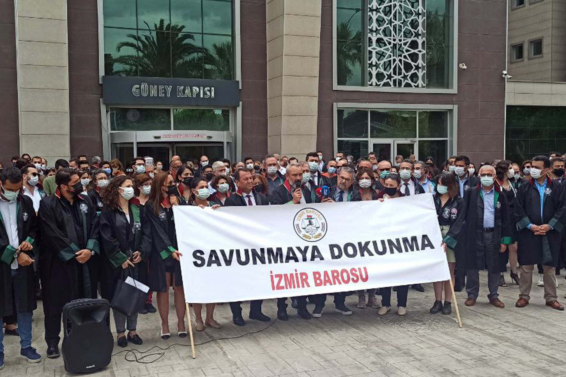 İzmir Barosu: Avukatlara yönelik saldırılara karşı derhal önlem alınmalı