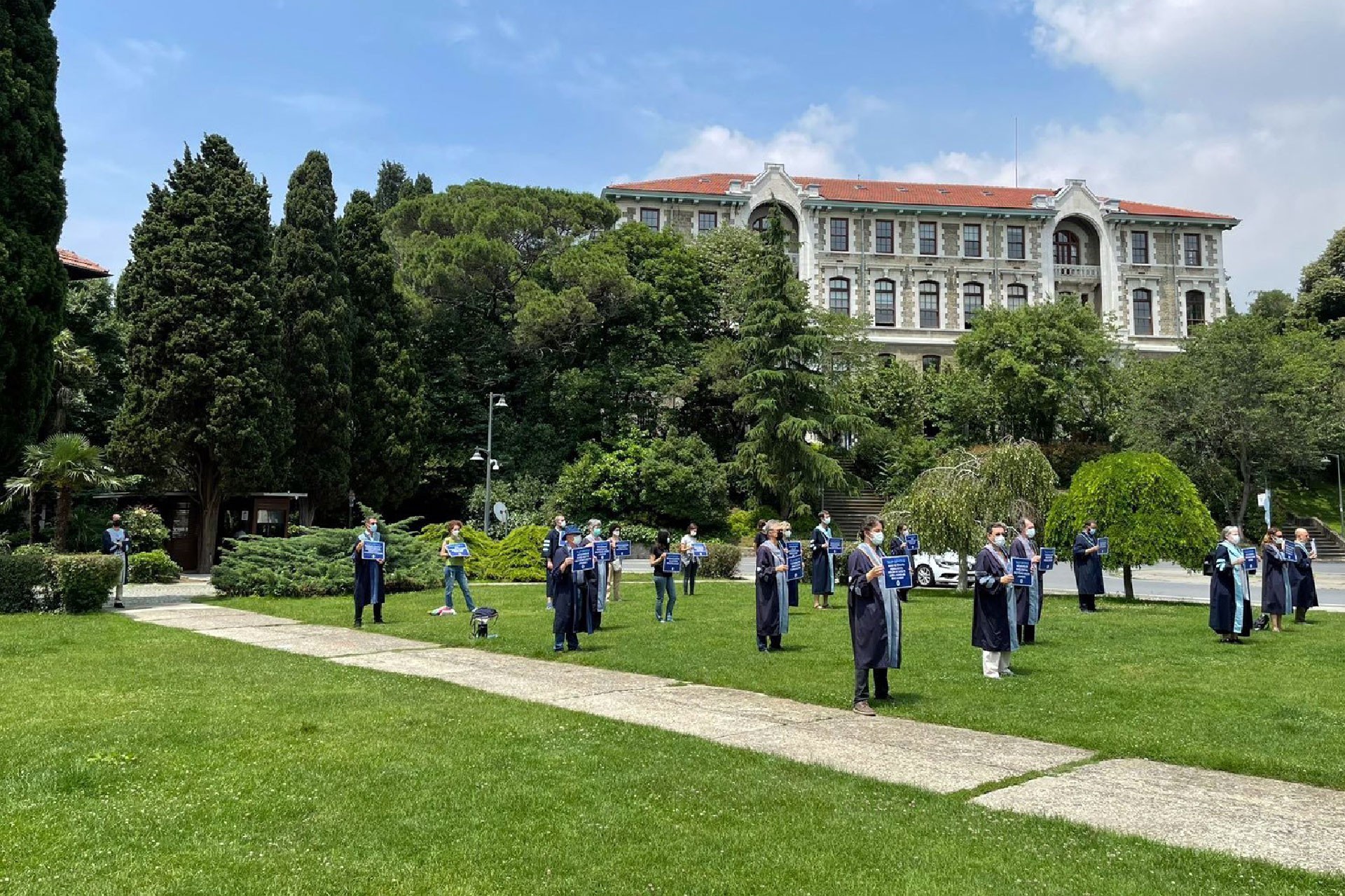 Boğaziçili akademisyenlerden sosyal medya kampanyası: #ÜniversiteneSahipÇık