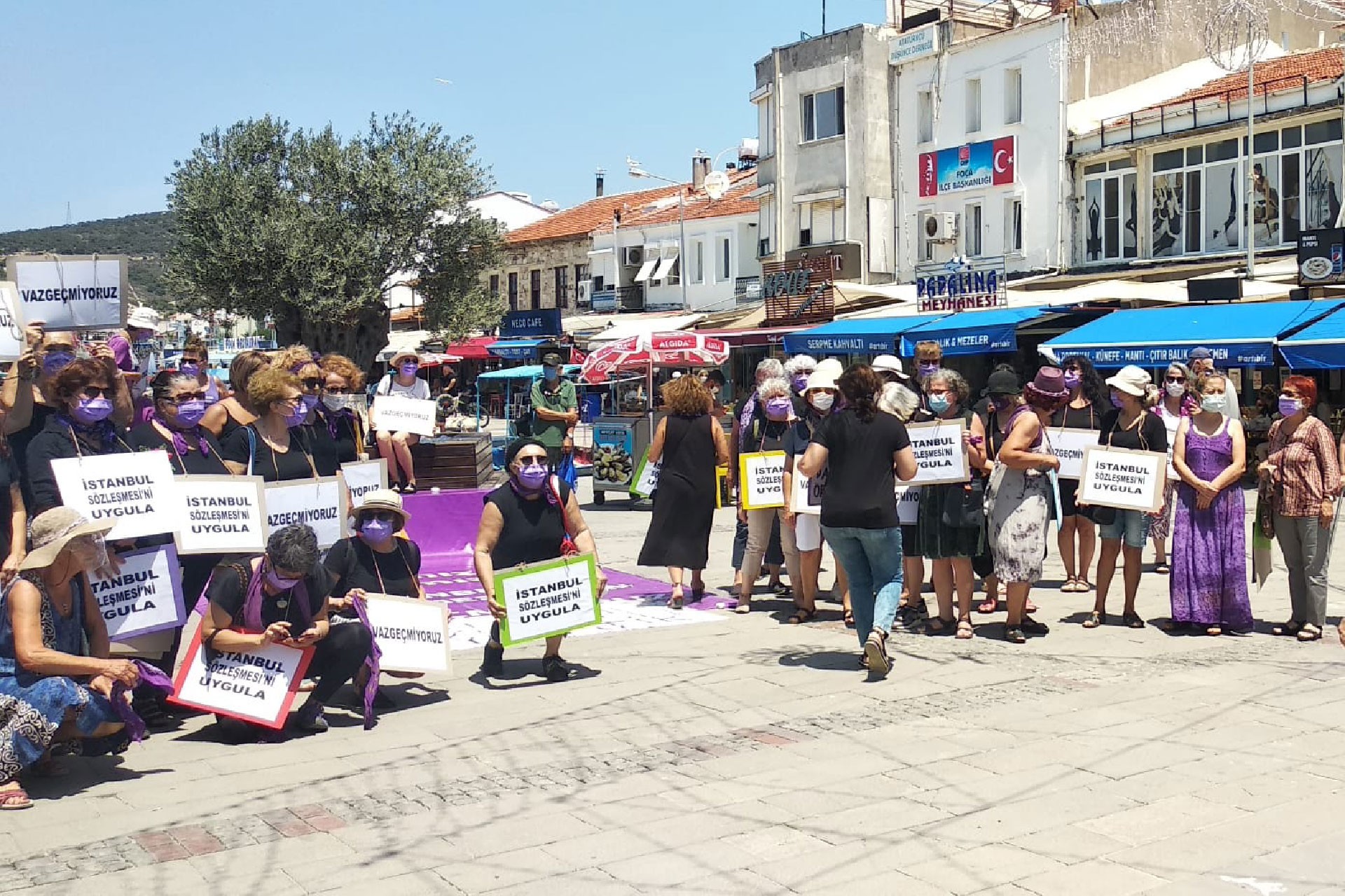 Foçalı kadınlar: Kazanılmış haklarımızın hiçbirinden vazgeçmiyoruz