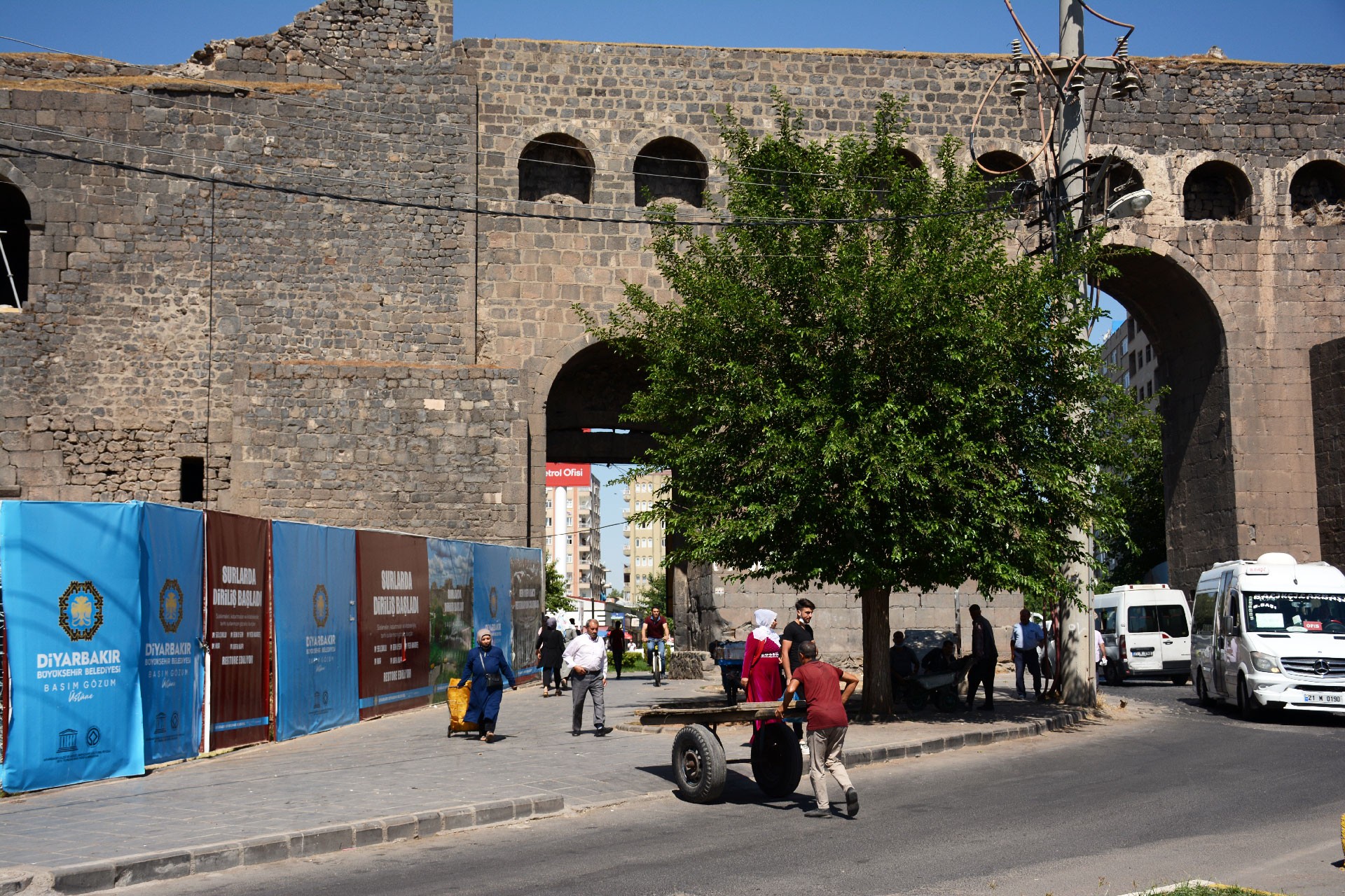 Diyarbakır kayyumunun tanıtım filmi ihalesine tepki: Halkın parası çarçur ediliyor