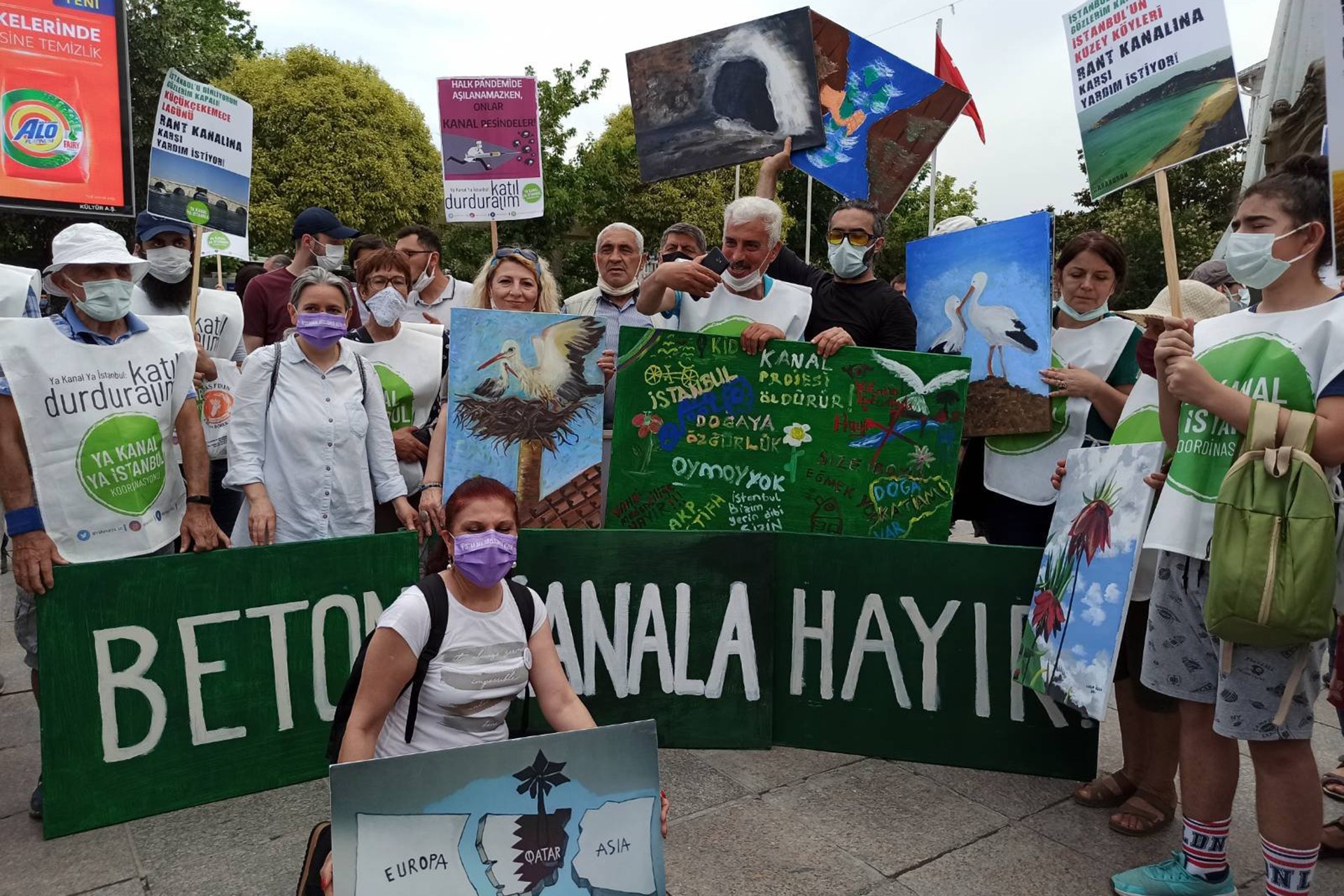 Ya Kanal Ya İstanbul koordinasyonu, Bakırköy Özgürlük Meydanı'nda gerçekleştirilen eylemde 'Kanal'ı yaptırmayacağız' dedi.