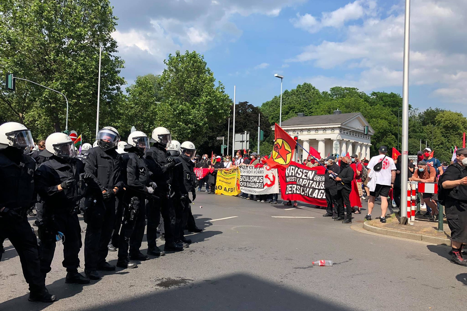 Almanya’da gösteri hakkı için yapılan eyleme polis müdahale etti