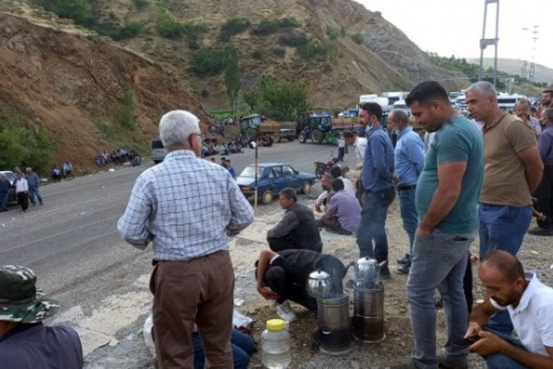 Tütün üreticilerinin tutuklanması Çelikhan ilçesinde MHP'de istifa getirdi