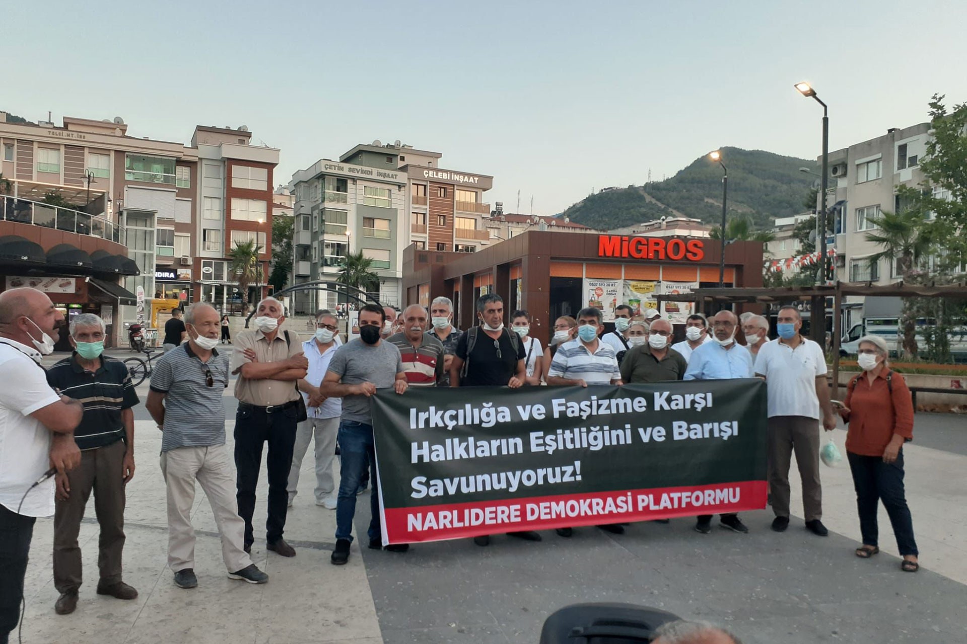 Narlıdere Demokrasi Platformu Demokrasi Meydanında Konya daki ırkçı saldırıyı kınadı