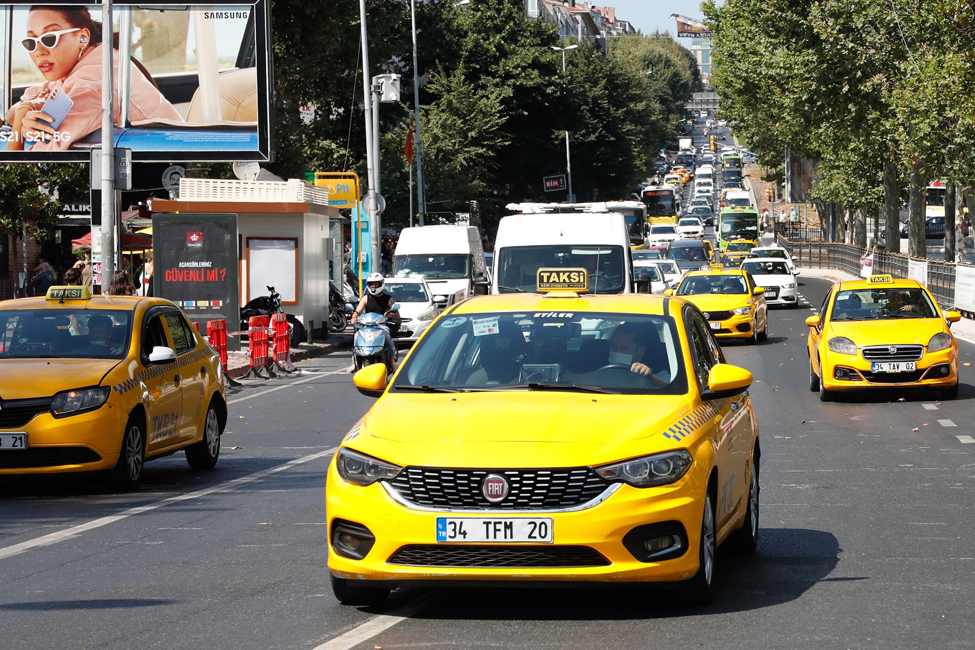 İstanbul'da yolcular ve taksi şoförleri arasında ücretli yol tartışması yaşanıyor