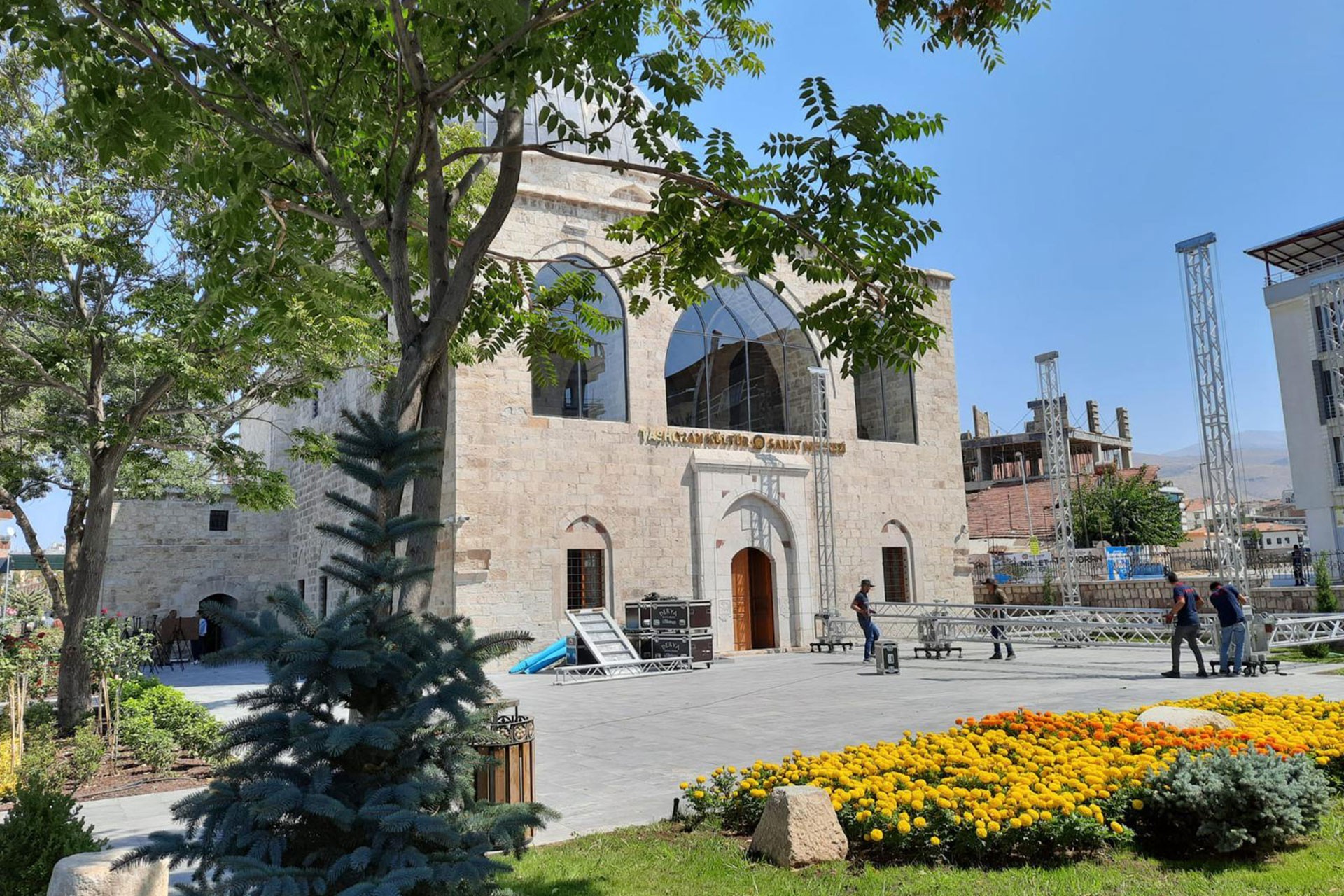 Malatya Ermeni kilisesi küllerinden doğuyor