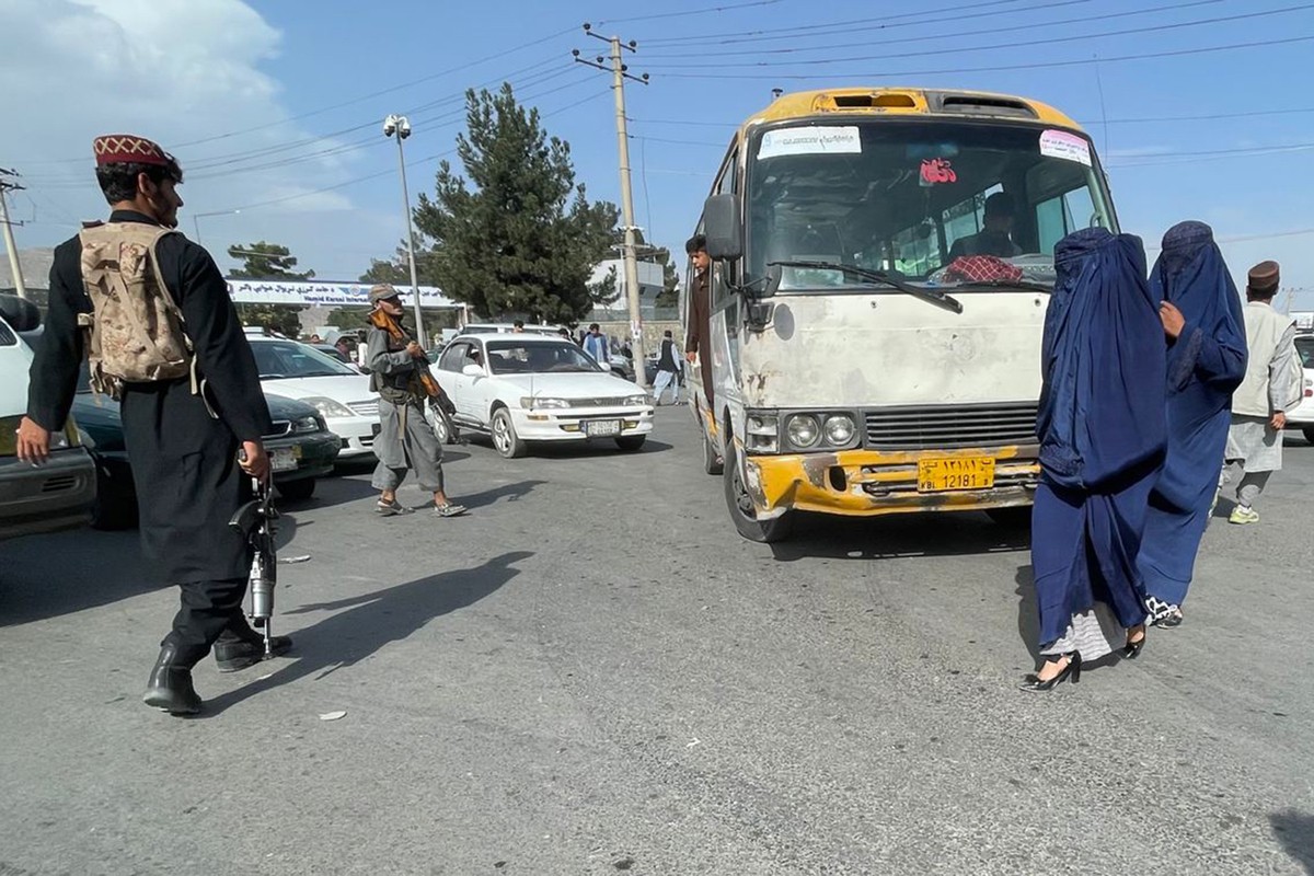 Afganistan'da Dışişleri Bakanlığı önünde bombalı saldırı: 20 kişi hayatını kaybetti