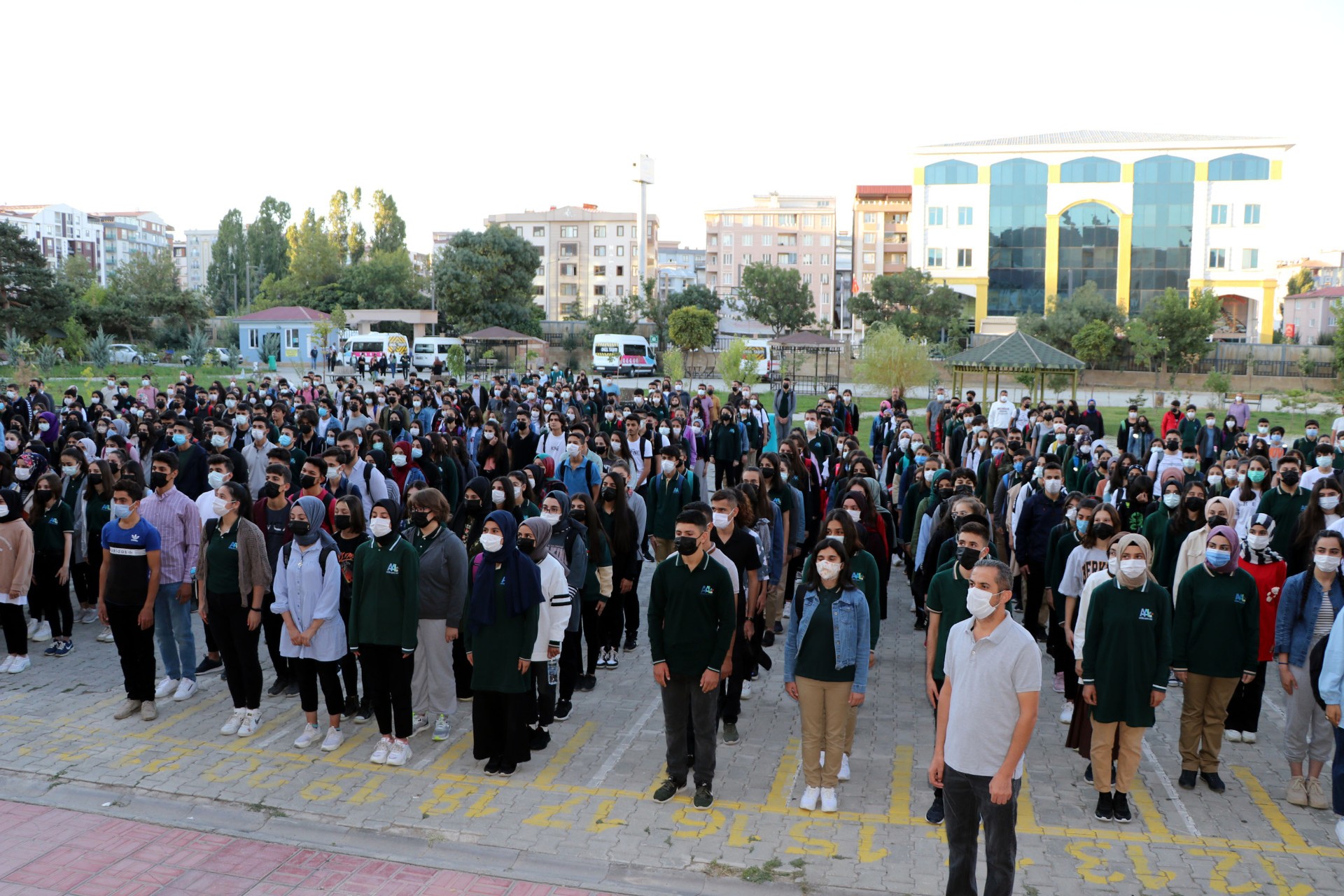 Rami Atatürk Anadolu Lisesi öğrencisi: Kendi okullarımızda müşteriyiz!