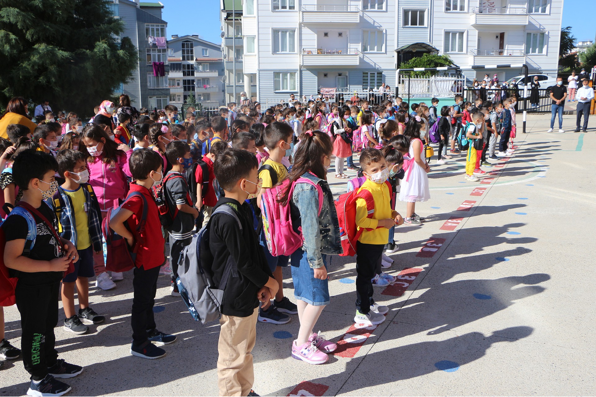 Çocuklara dinci eğitimi dayatma müfredatı