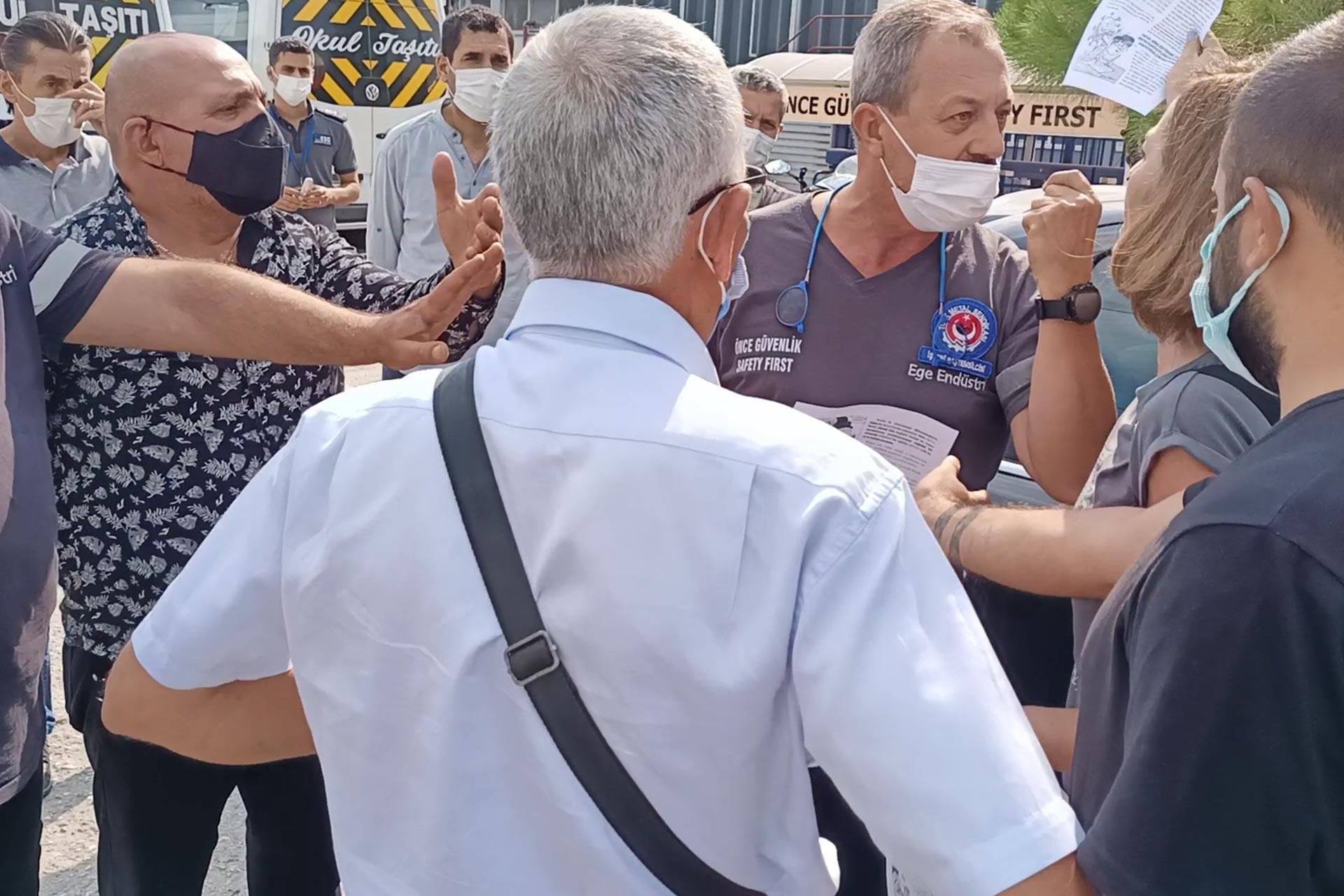 Türk Metal sendikası, Ege Endüstride bildiri dağıtan EMEP üyelerini yine engelledi