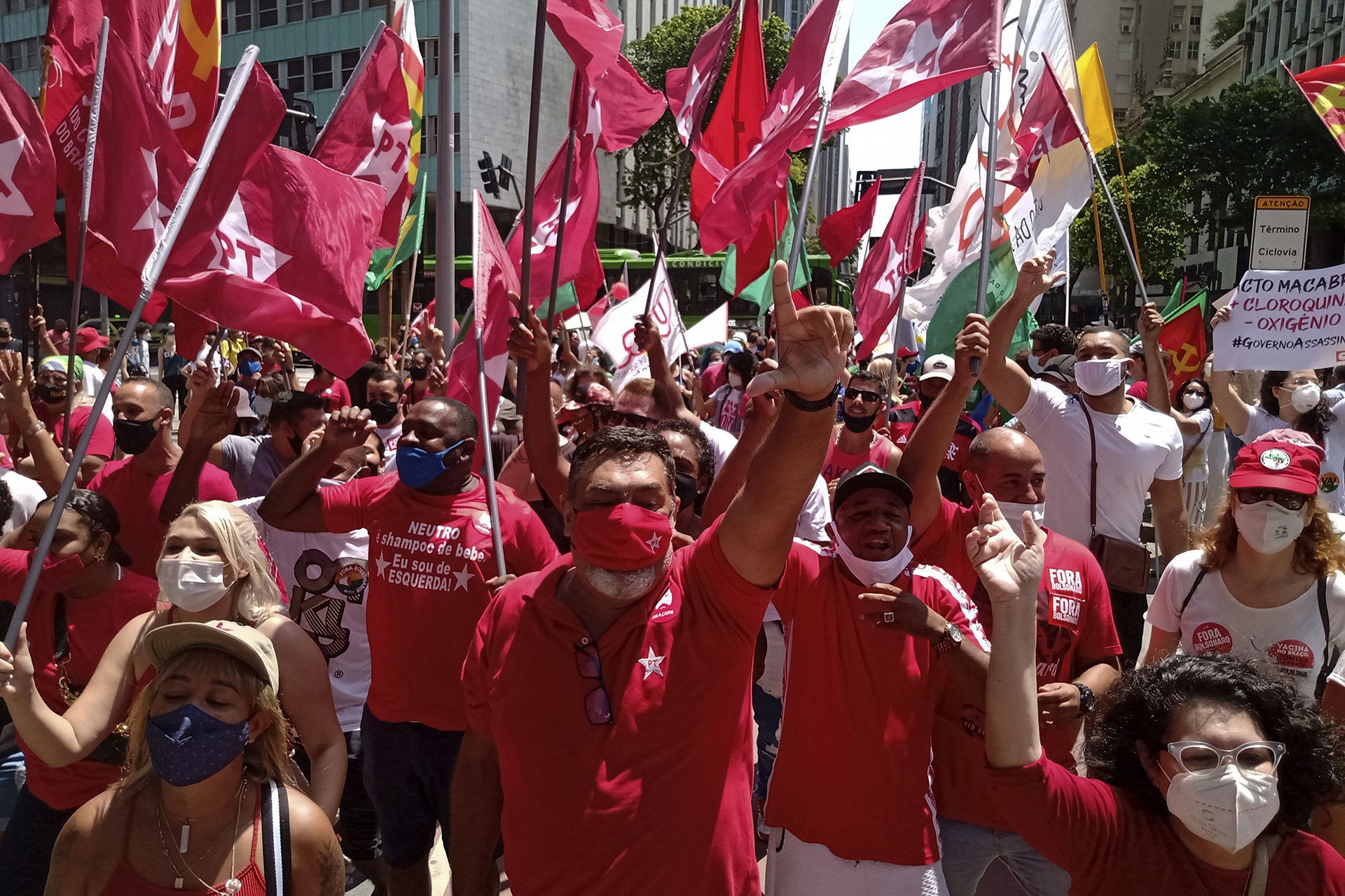 Brezilya'nın Rio de Janeiro kentinde çok sayıda göstericinin katılımıyla, Devlet Başkanı Jair Bolsonaro karşıtı protesto düzenlendi. 