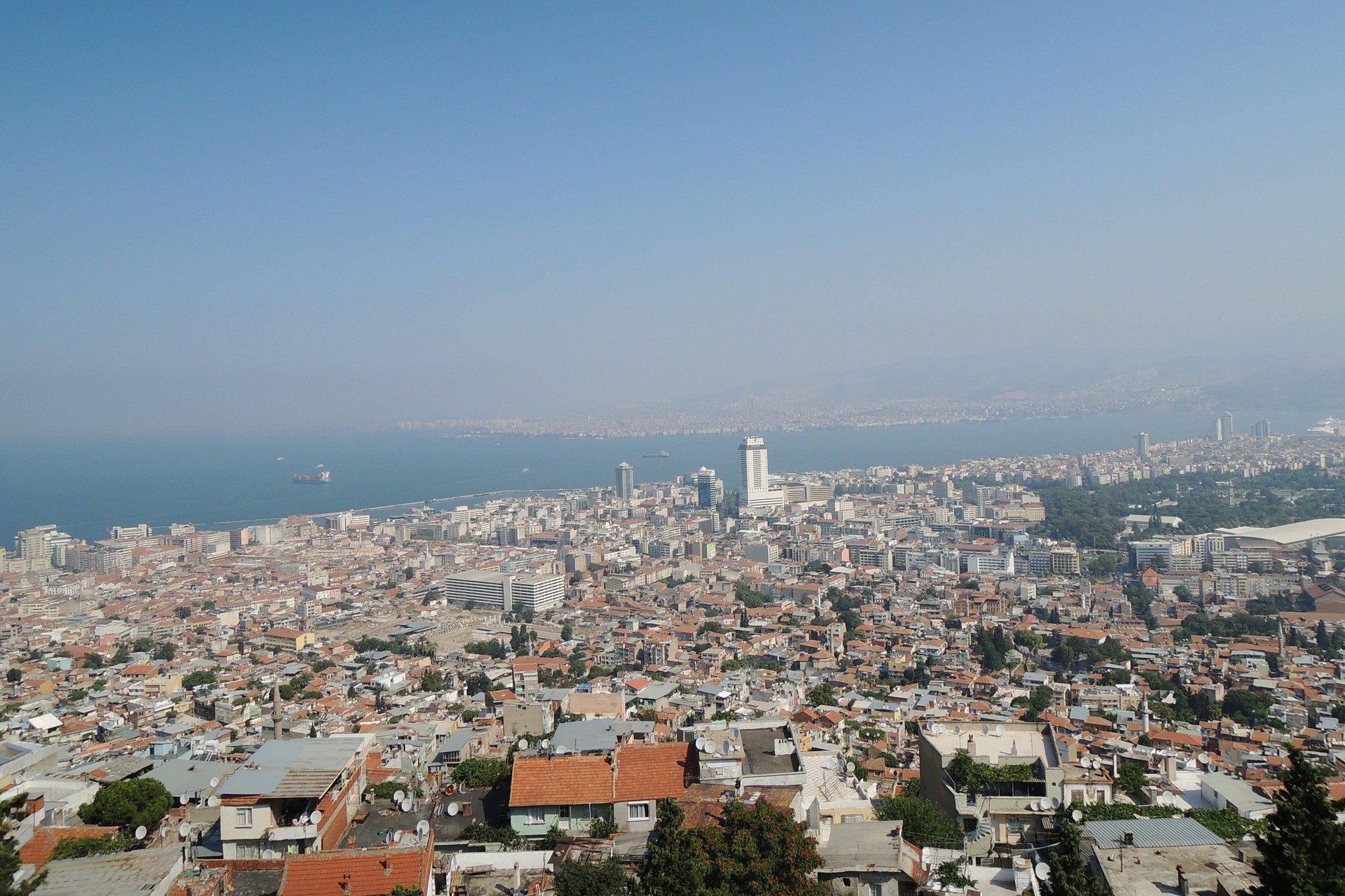 Eylem Ulutaş Ayatar kürsüde konuşma yaparken.