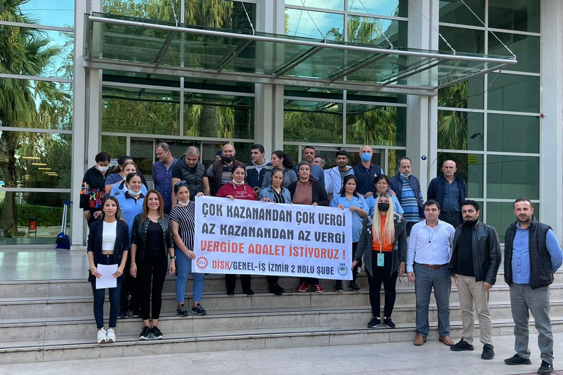 Genel-İş İzmir 2 No’lu Şube'den 2022 bütçesine tepki: Çok kazanandan çok, az kazanandan az vergi alınsın!