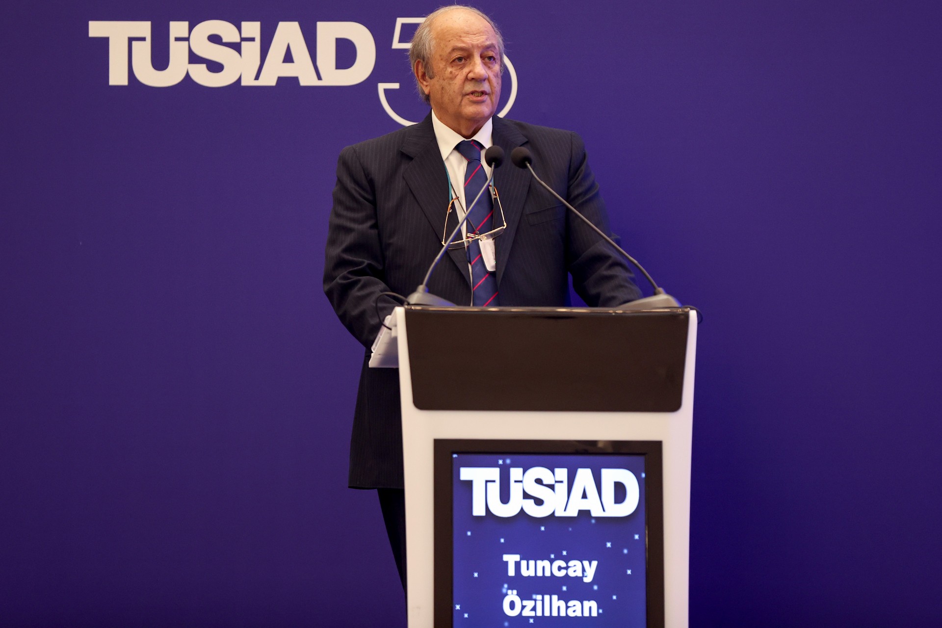 Tuncay Özilhan 