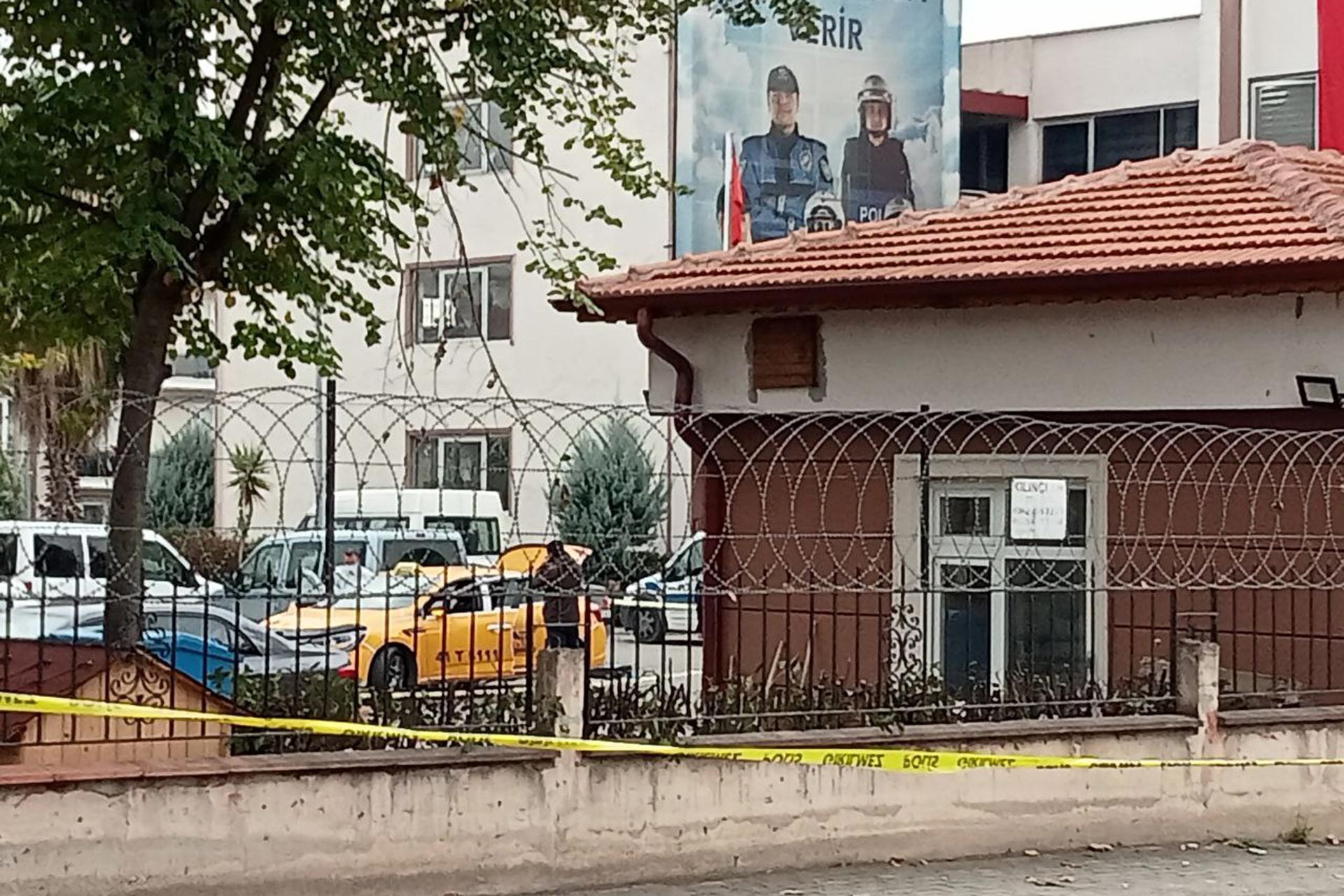 Kocaeli'de bir kadını öldüren fail, cansız bedeni koyduğu taksiyle emniyete gitti