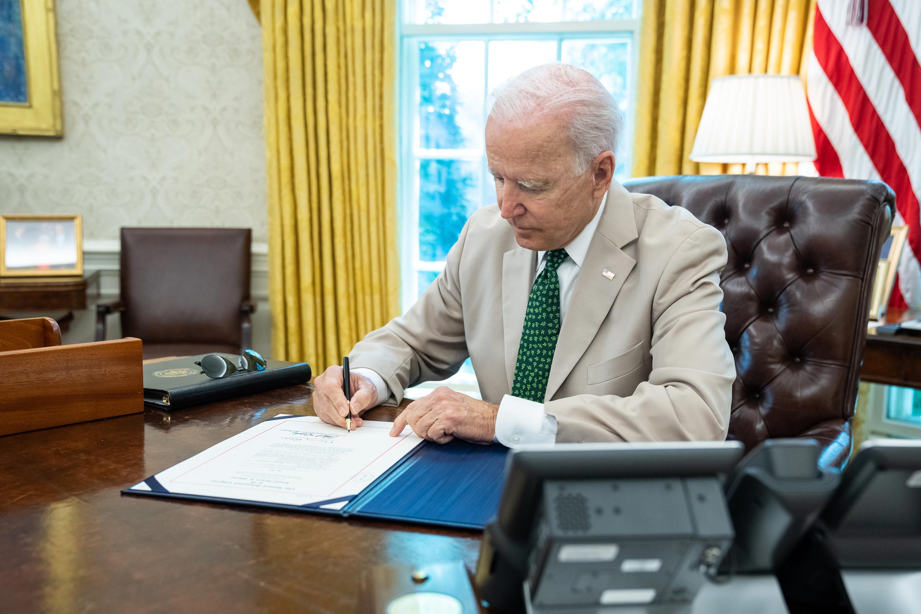 Biden'dan Güney Kıbrıs'a ucuz silah satışının önünü açan kararname