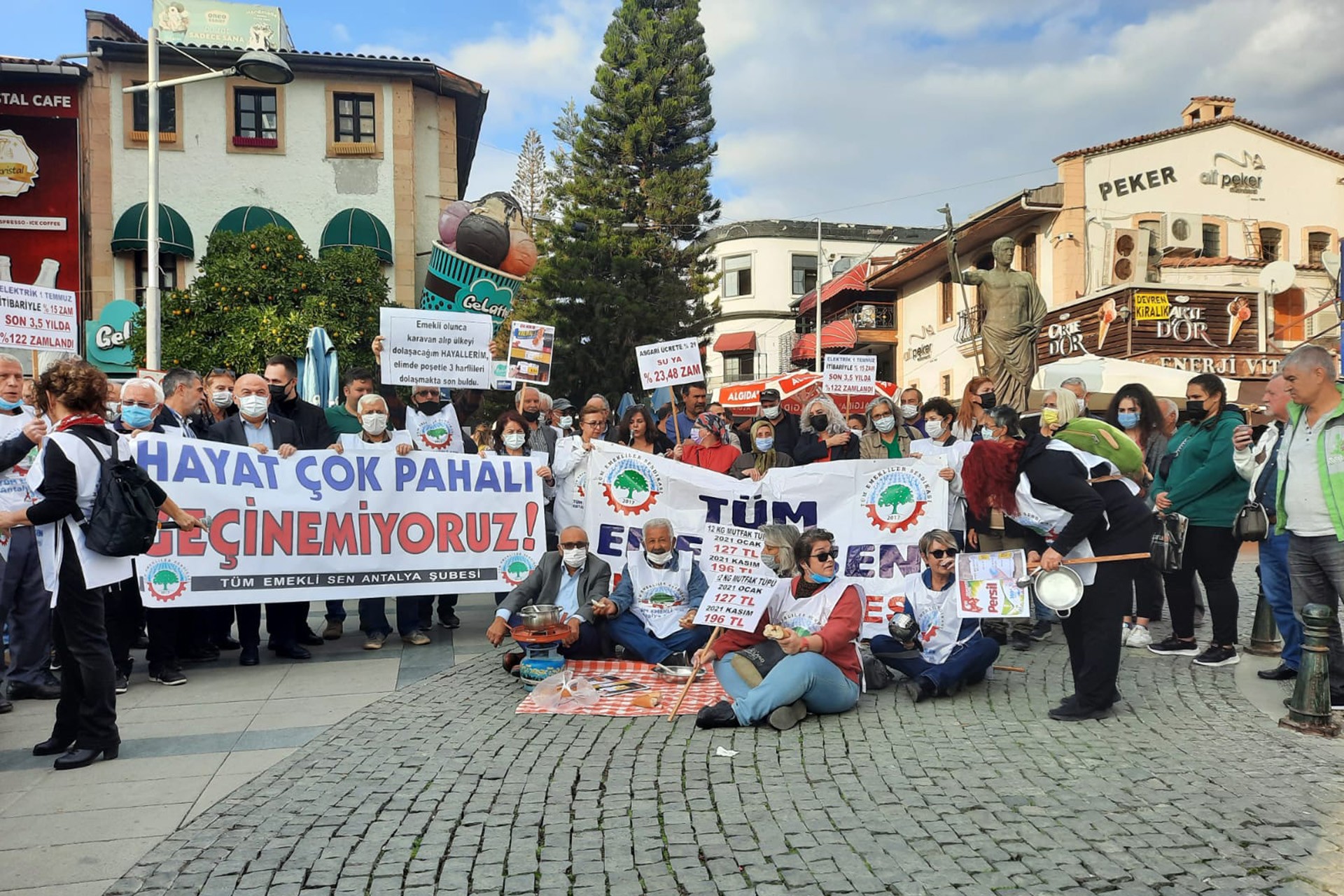 Tüm Emekliler Sendikası: Zamlara ve hayat pahalılığına karşı mücadele ediyoruz