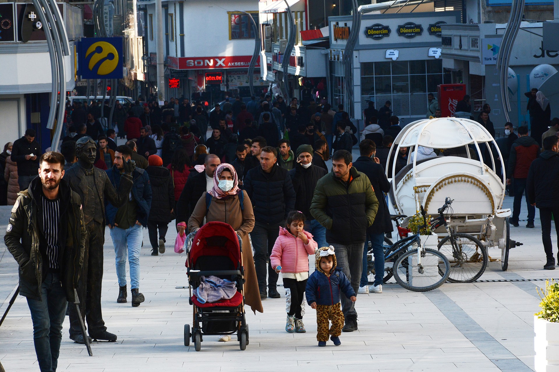 Ekonomiye dair konuşan Vanlılar: Parası olanın keyfi yerinde, biz ne yapalım?