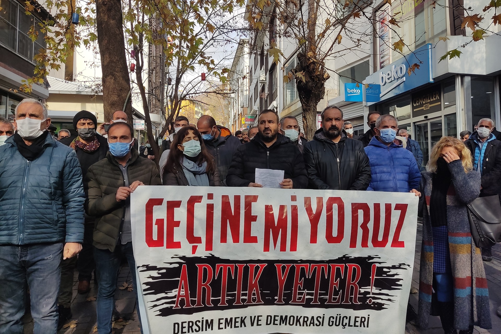 Dersim’de zamlara karşı yapılmak istenen açıklamaya engel: “Tek savunma kalkanı birleşik mücadeledir”