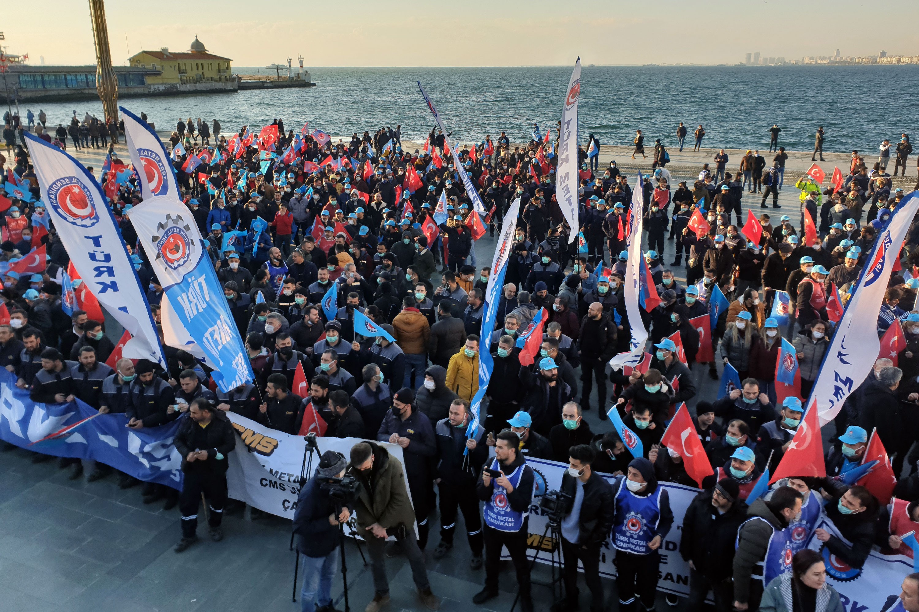 Metal işçilerinden İzmir’de eylem