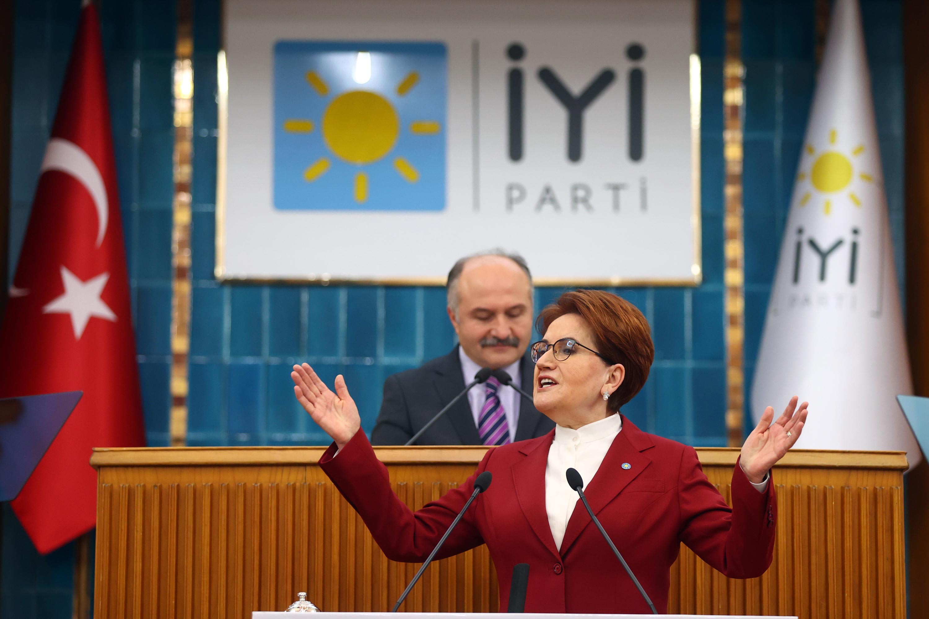 Akşener: Fantastik teorilerle, saçmalamada rekor kıran açıklamalarla her gün sınanıyoruz