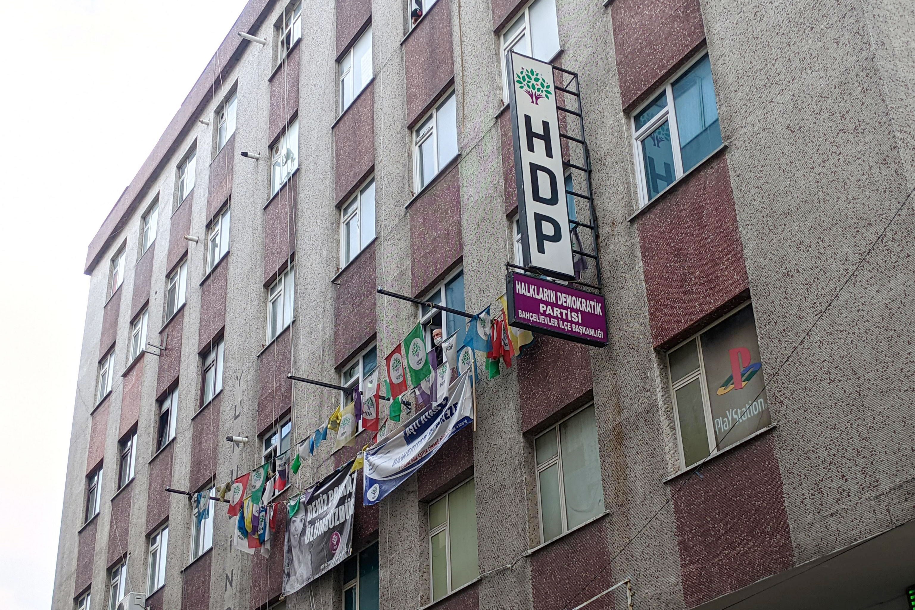 HDP building in İstanbul Bahçelievler attacked by gunman