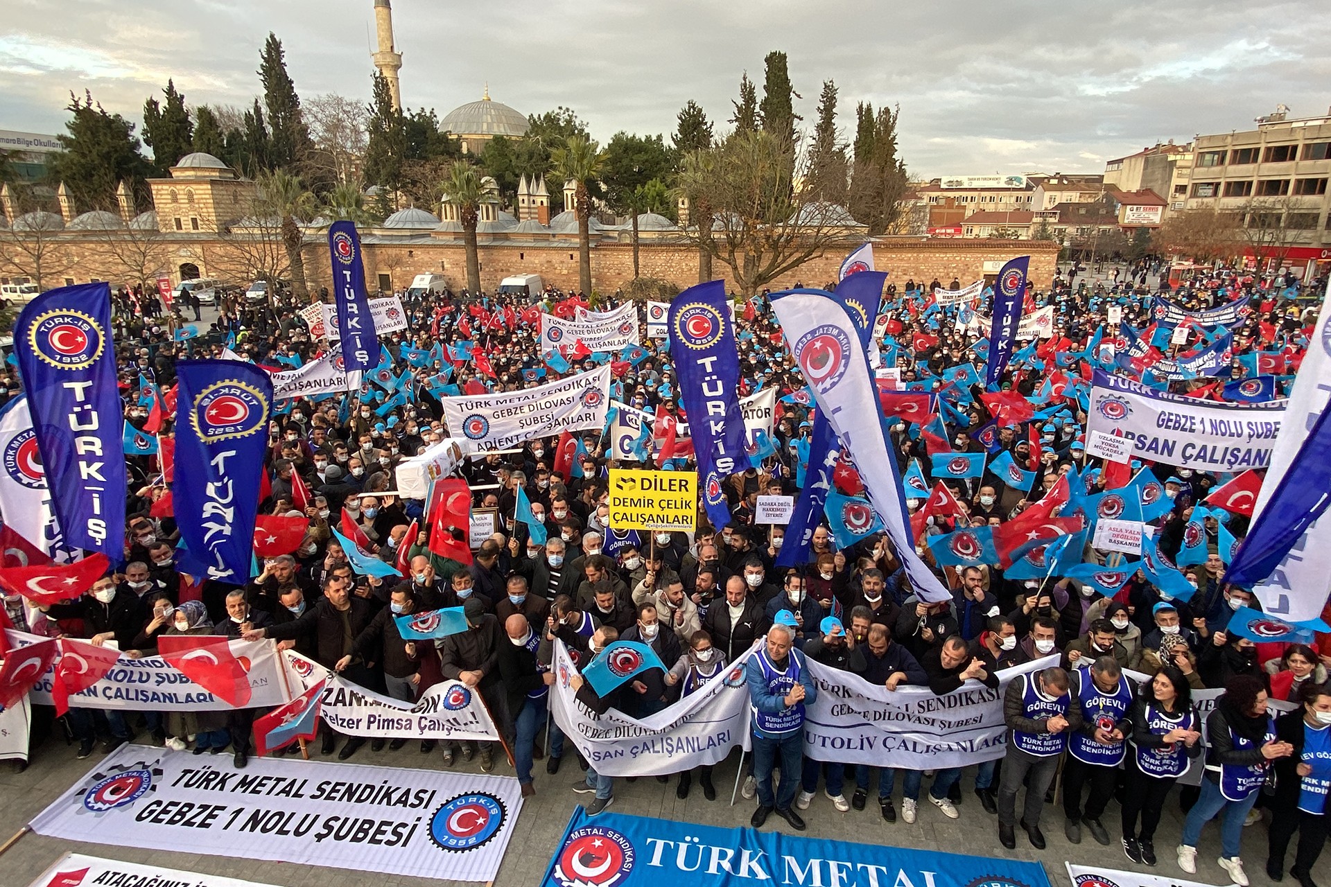 Türk Metal Sendikası Gebze'de  açıklama düzenledi