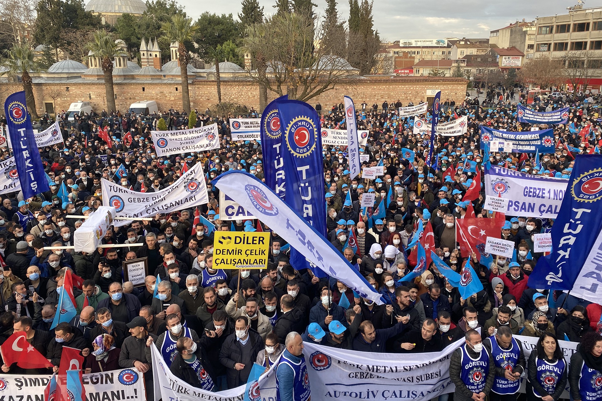 Metal işçileri Gebze'de MESS'in dayatmalarını protesto etti