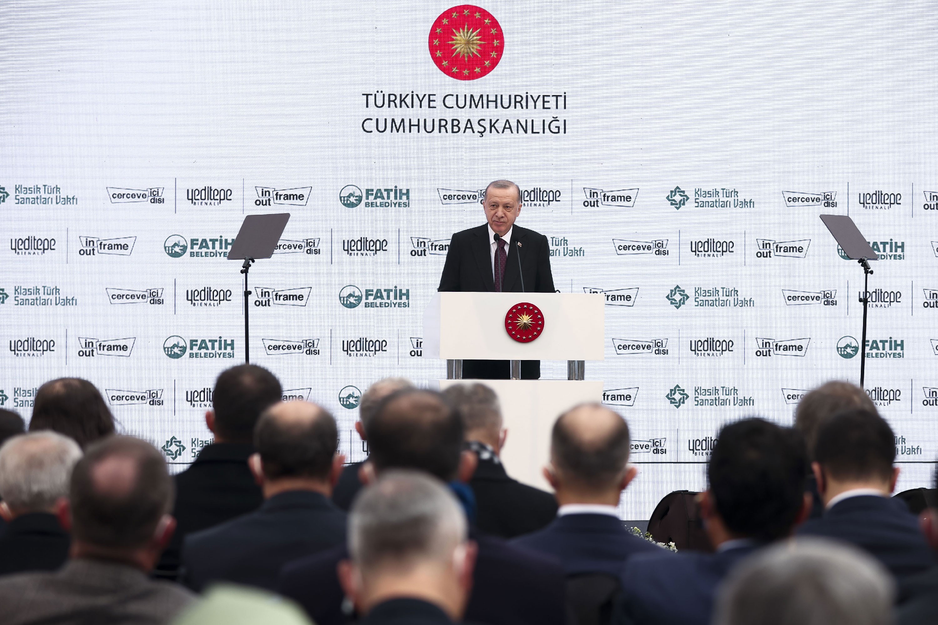 Bienalde konuşan Erdoğan: Sapkınlığı, marjinalliği sanat adı altında normalleştirme gayesi taşıyan sinsi saldırıya karşı…