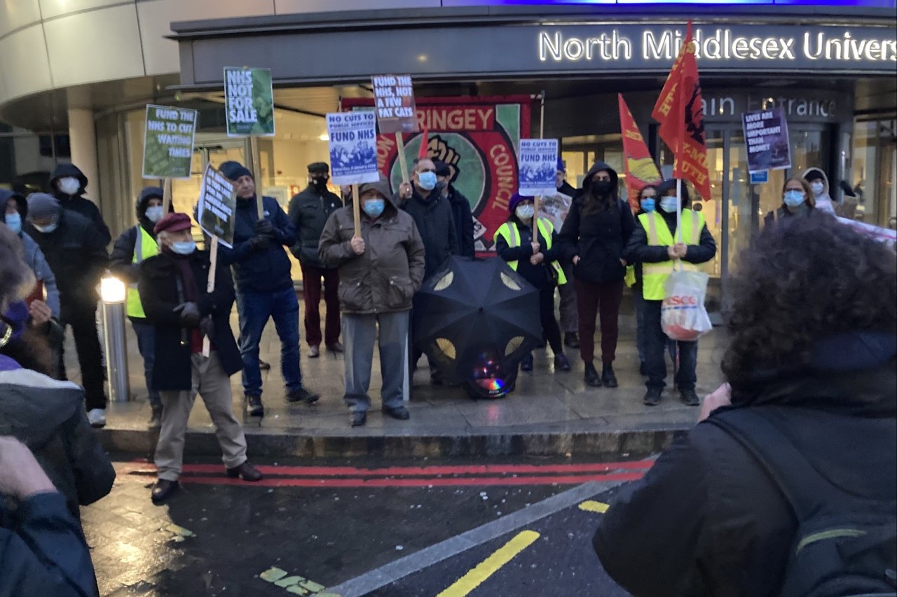 Londra’da sağlığa daha çok bütçe eylemi