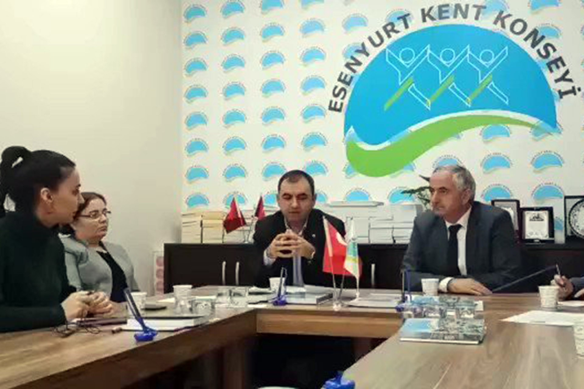 EMEP Genel Başkanı Akdeniz, Esenyurt Kent Konseyi Mülteci ve Göçmen Meclisi'ni ziyaret etti