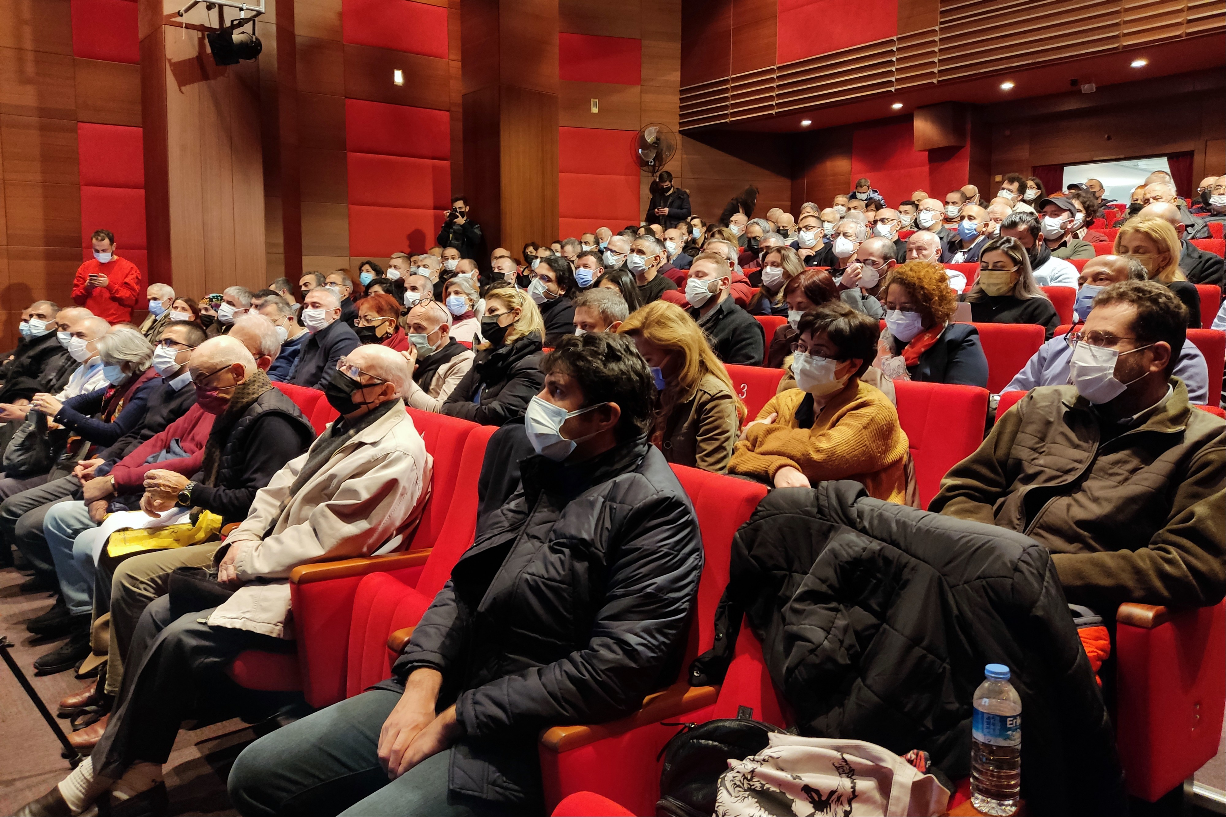 Emek Partisi'nin (EMEP) 'Bağımsız, Demokratik bir ülke ve İnsanca Yaşam Bildirgesi'ni açıkladığı toplantıdan bir fotoğraf.